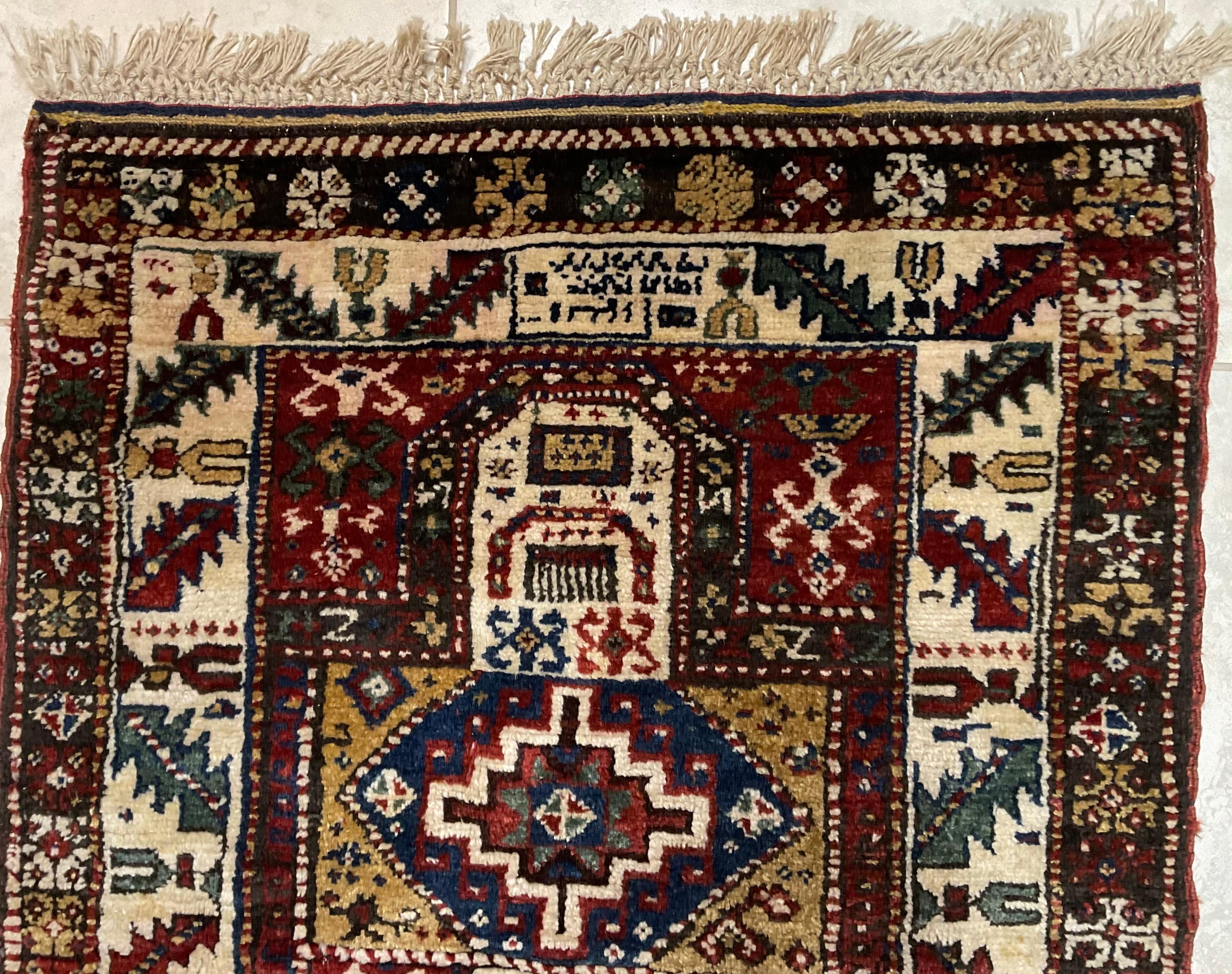 Antiker kaukasischer Teppich mit geometrischen Motiven, Stammeskunst (Handgewebt) im Angebot