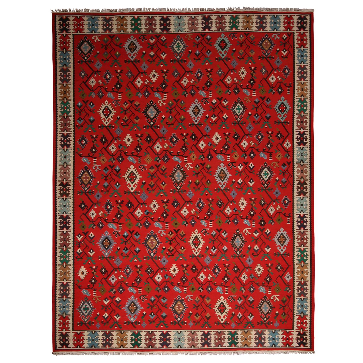 Antiker geometrischer rot-beigefarbener Woll-Kelim-Teppich von Teppich & Kelim