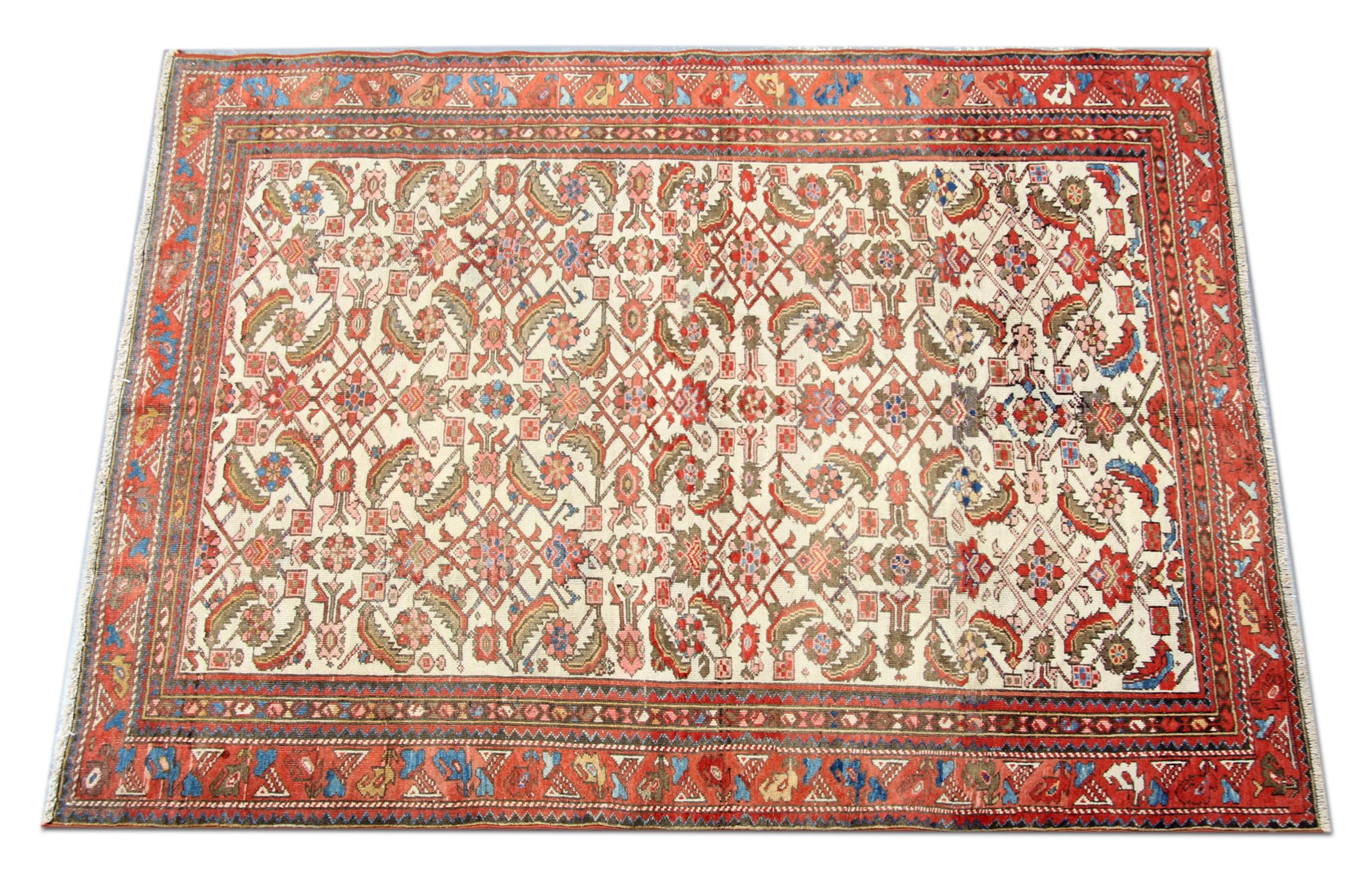 Antique Geometric Rug Handwoven Oriental Cream Bedroom Rug In Excellent Condition For Sale In Hampshire, GB