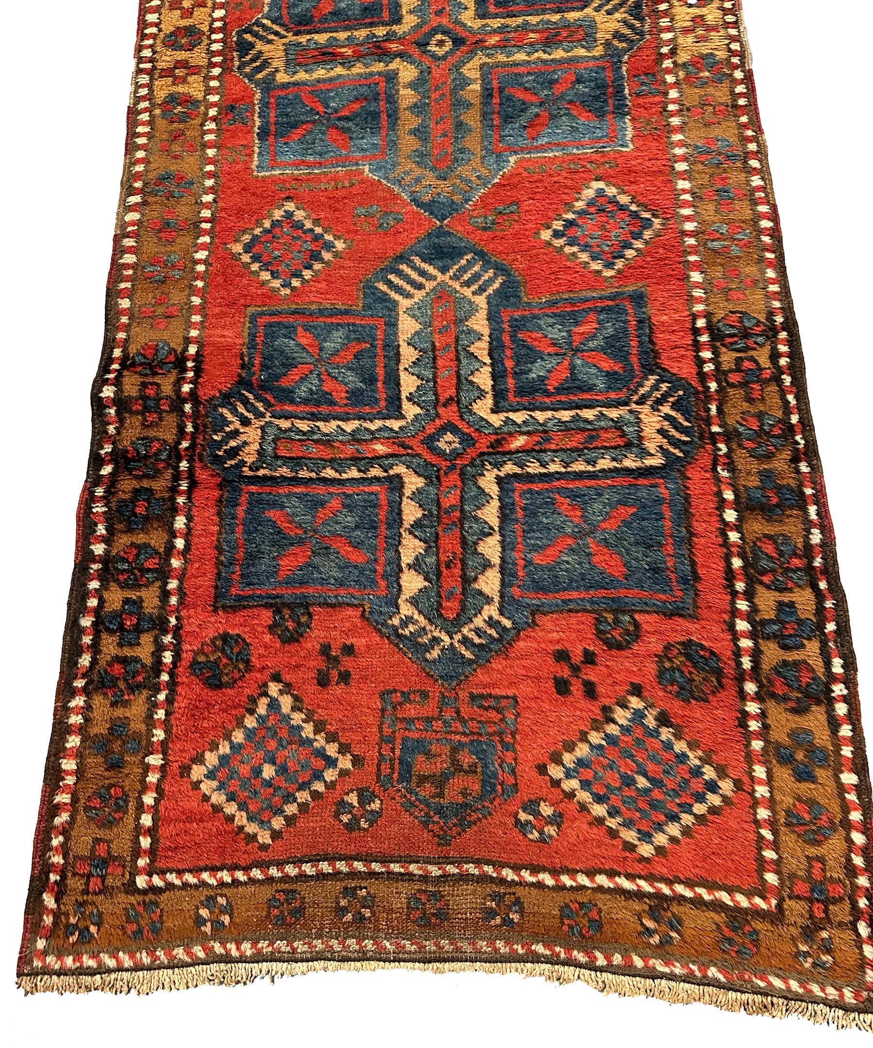 Heriz Serapi Antique Geometric Tribal Rug Handmade Runner Rug 1900 89cm x 262cm 3x9ft For Sale
