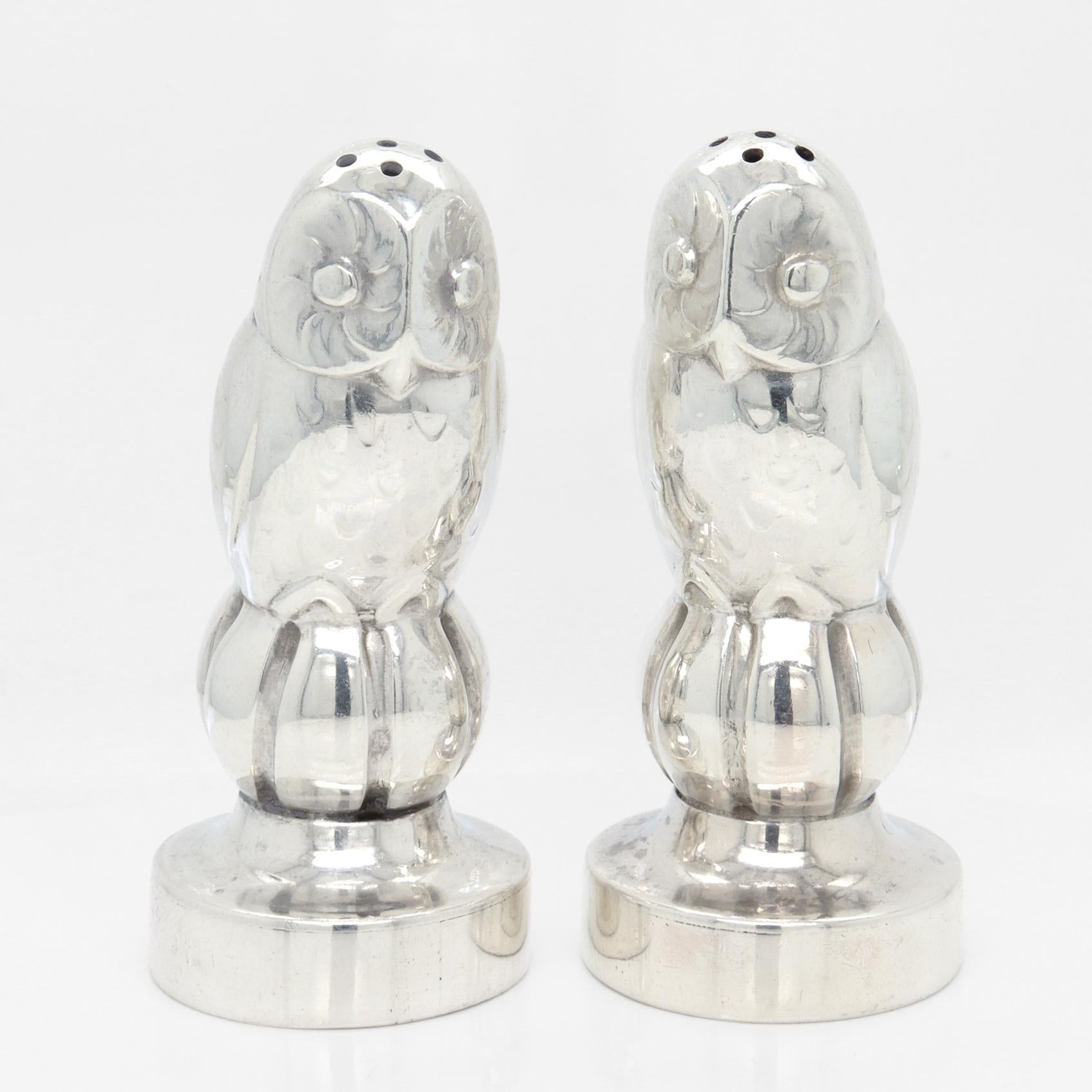 Anciennes salières et poivrières en argent Georg Jensen modèle 36A Bon état - En vente à Philadelphia, PA