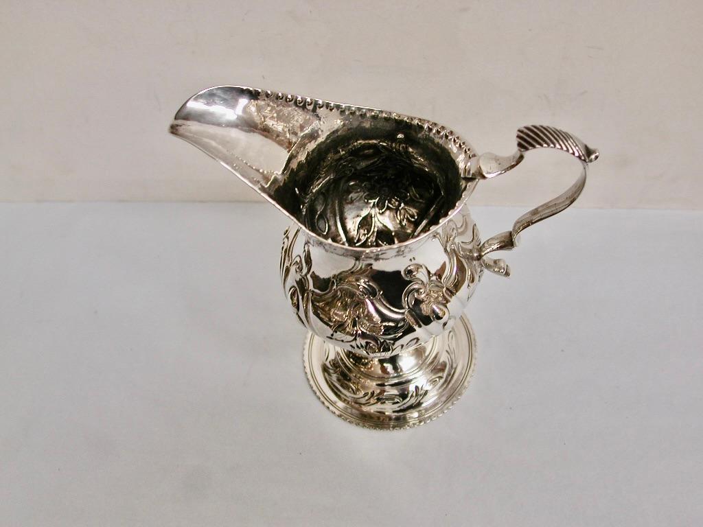 Antica brocca da crema in argento sbalzato George 111 datata 1782 Thomas Shepherd Londra in vendita 1