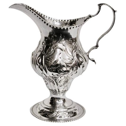 Antigua jarra de crema de plata repujada George 111 Fechada en 1782 Thomas Shepherd Londres