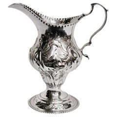 Antigua jarra de crema de plata repujada George 111 Fechada en 1782 Thomas Shepherd Londres