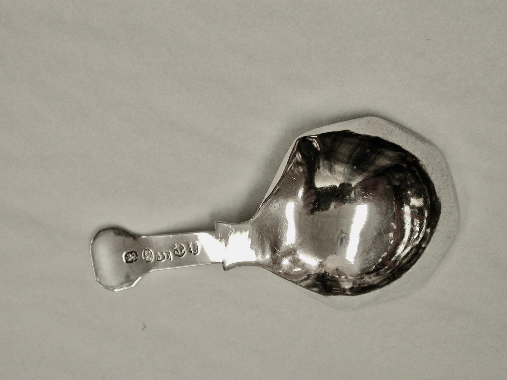 Antigua Cuchara para Té George 111 Silver Bright Cut Fechada en 1817 en Bueno estado para la venta en London, GB