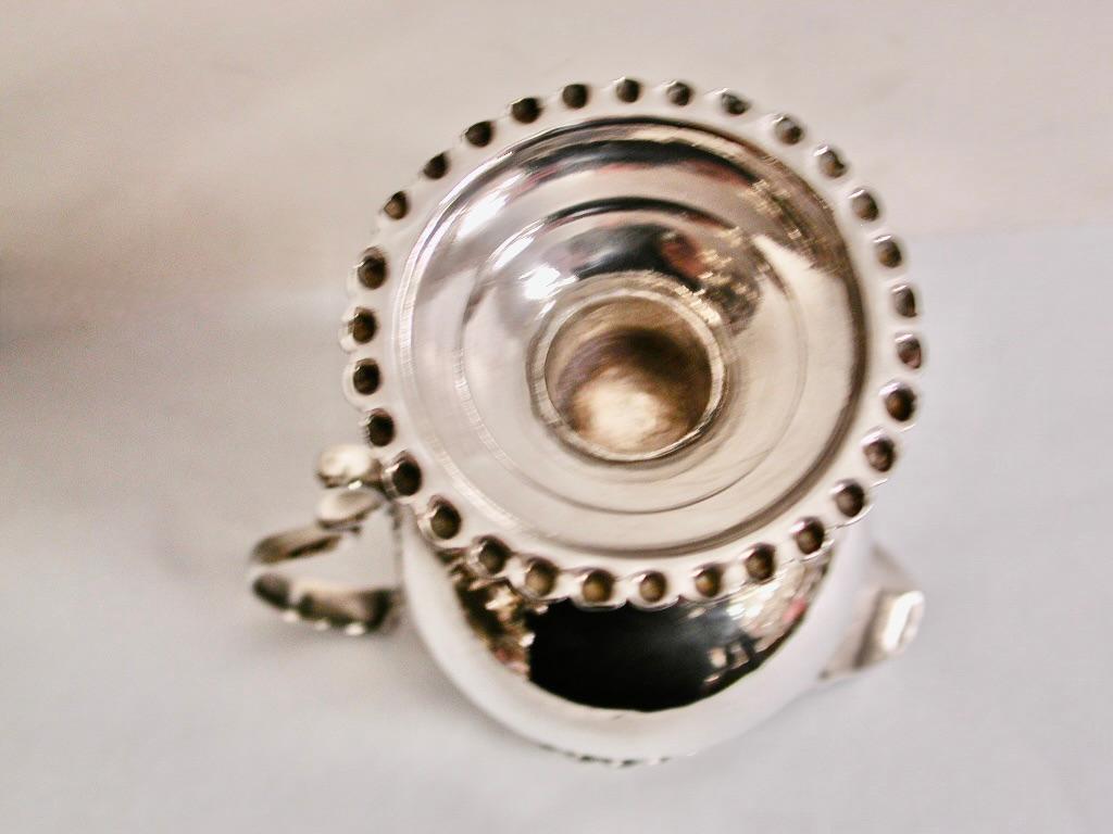 Ancienne cruche à crème en argent de George 111 datée de 1775 Londres Bon état - En vente à London, GB