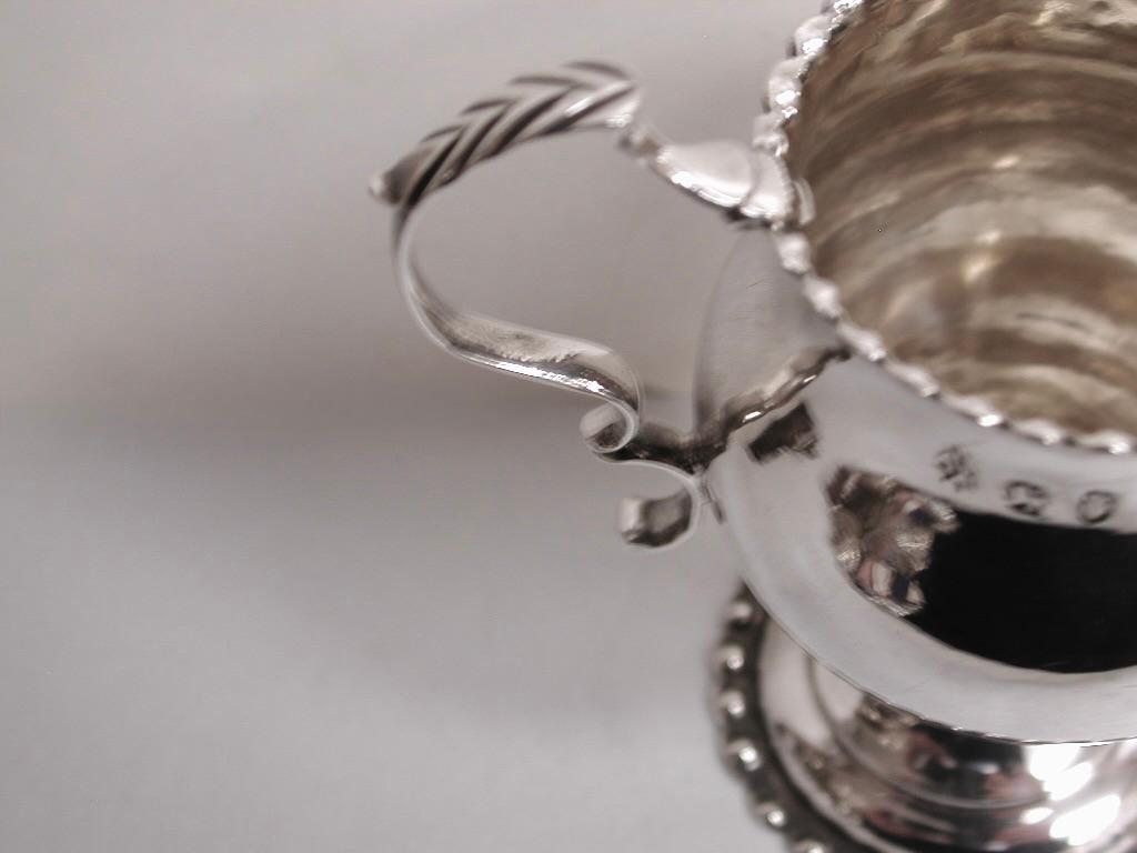 Ancienne cruche à crème en argent de George 111 datée de 1775 Londres en vente 1