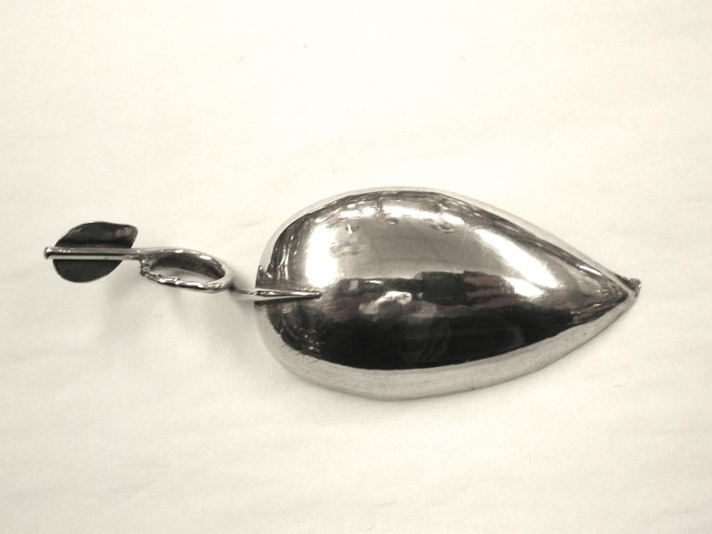 Antique George 111 silver leaf caddy spoon, Joseph Willmore, Birmingham, 1810
Good example of a silver leaf caddy spoon, hand engraved leaf veins,
with separate leaf and twisted handle.