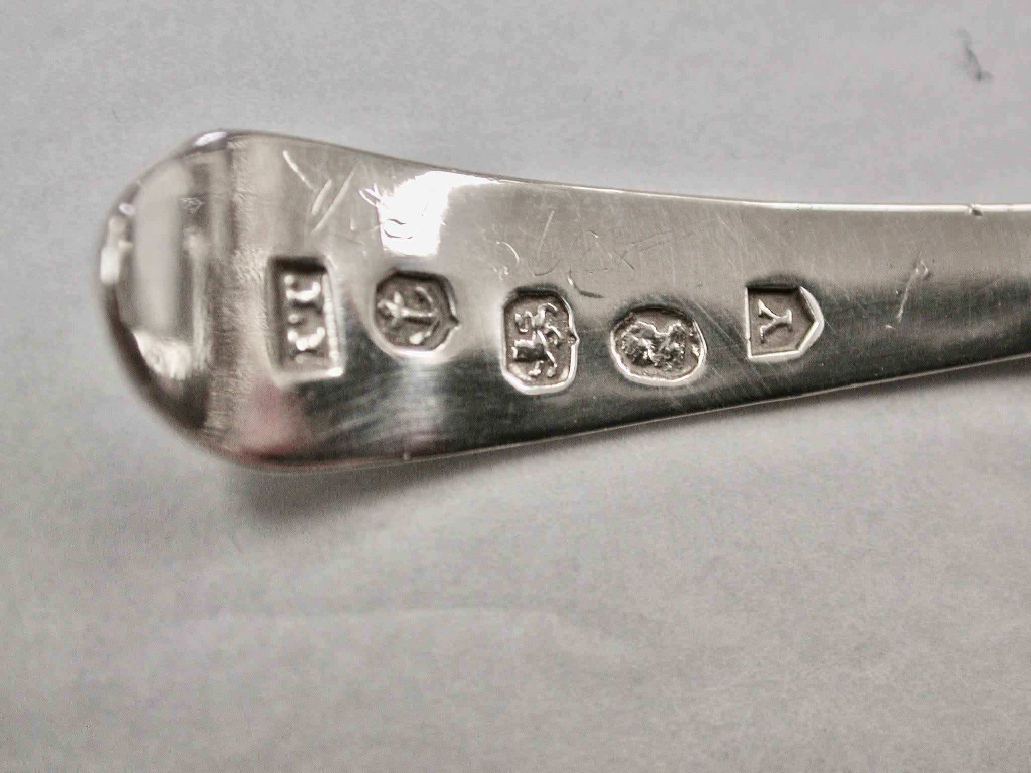 Inglese Antico cucchiaio da tè George 111 in argento traforato e inciso datato 1796 in vendita