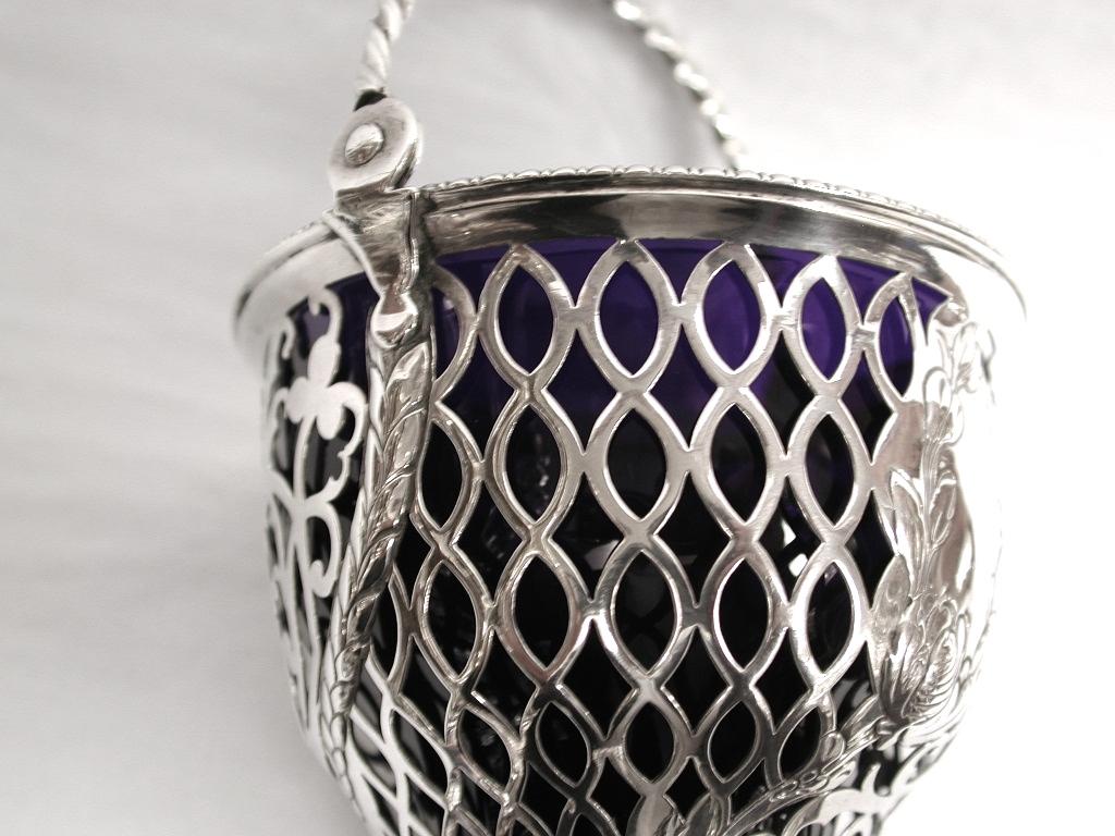 Antique George 111 silver sugar basket, dated 1769, Aldridge & Green, London
Beautiful hand pierced silver sugar basket made by Charles Aldridge and Henry Green.