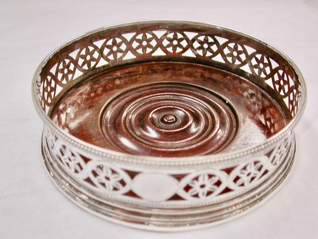 Antique George 111 Silver Wine Coaster Dated 1788 London  made by Robert Hennell 11
Beautifully made by one of the most prolific makers of Geo 111  silver wine coasters in London
The bright cut engraving and hand piercing is in pristine condition,