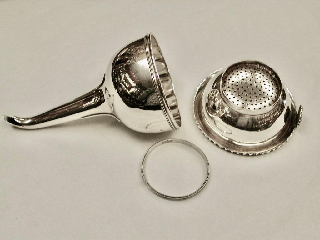 Inglese Antico imbuto per vino in argento George 1V datato 1825 da Emes & Barnards London in vendita