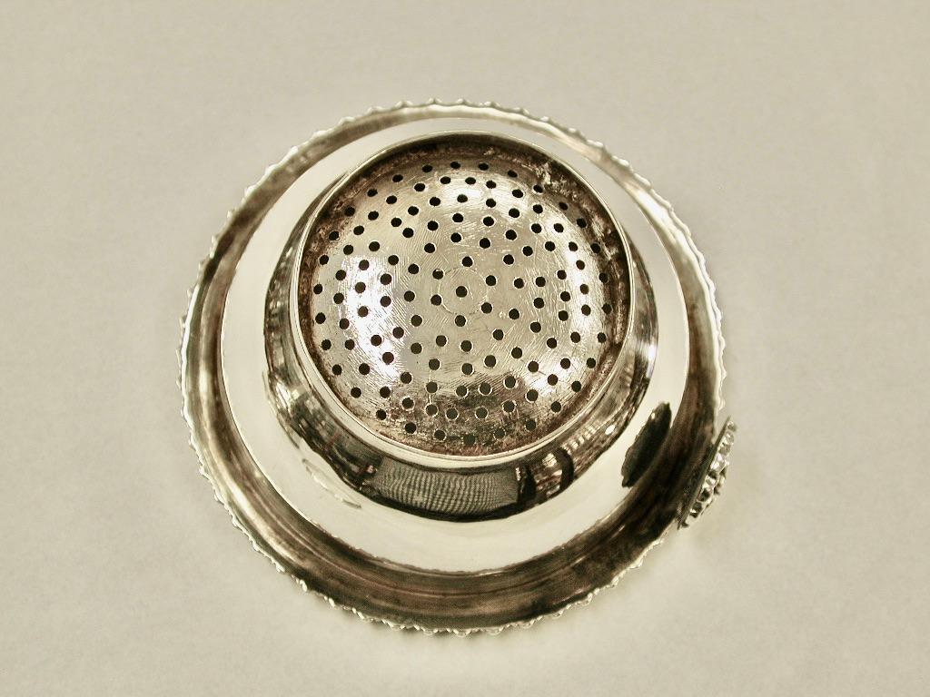 Inizio XIX secolo Antico imbuto per vino in argento George 1V datato 1825 da Emes & Barnards London in vendita
