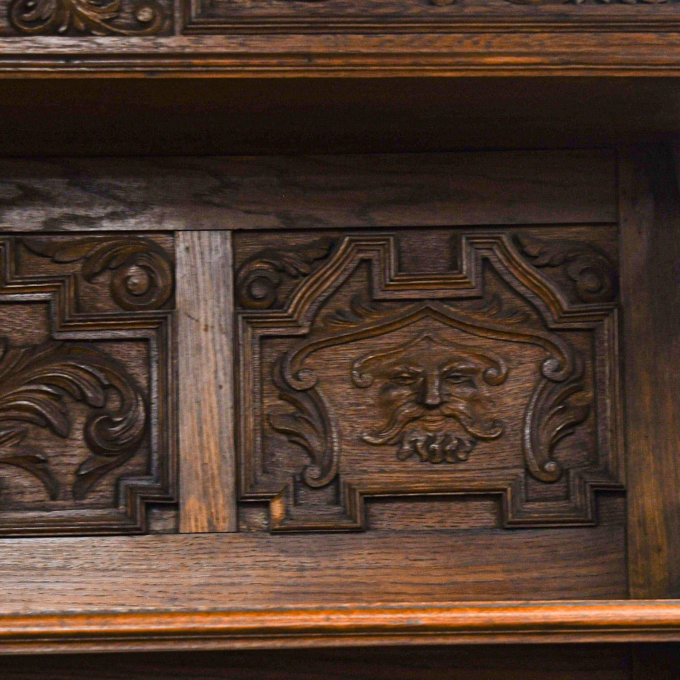 Antiguo George Fleet and Co. Armario Servidor Buffet de Roble Tallado a Mano en Bueno estado para la venta en MC Leansville, NC