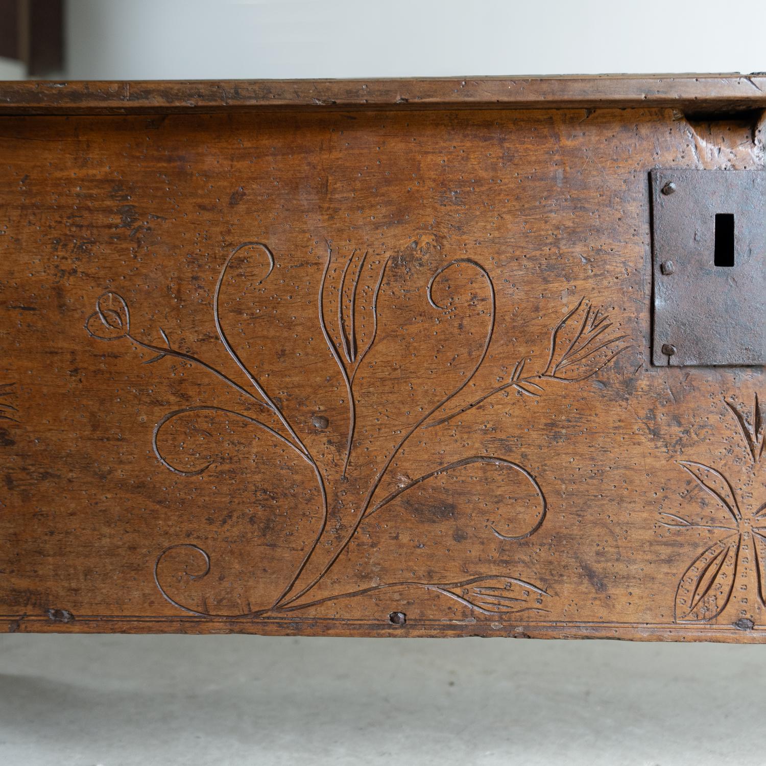 Antike George I Chip geschnitzt Zeder sechs Plank Chest/Coffer, frühen 18. im Angebot 7