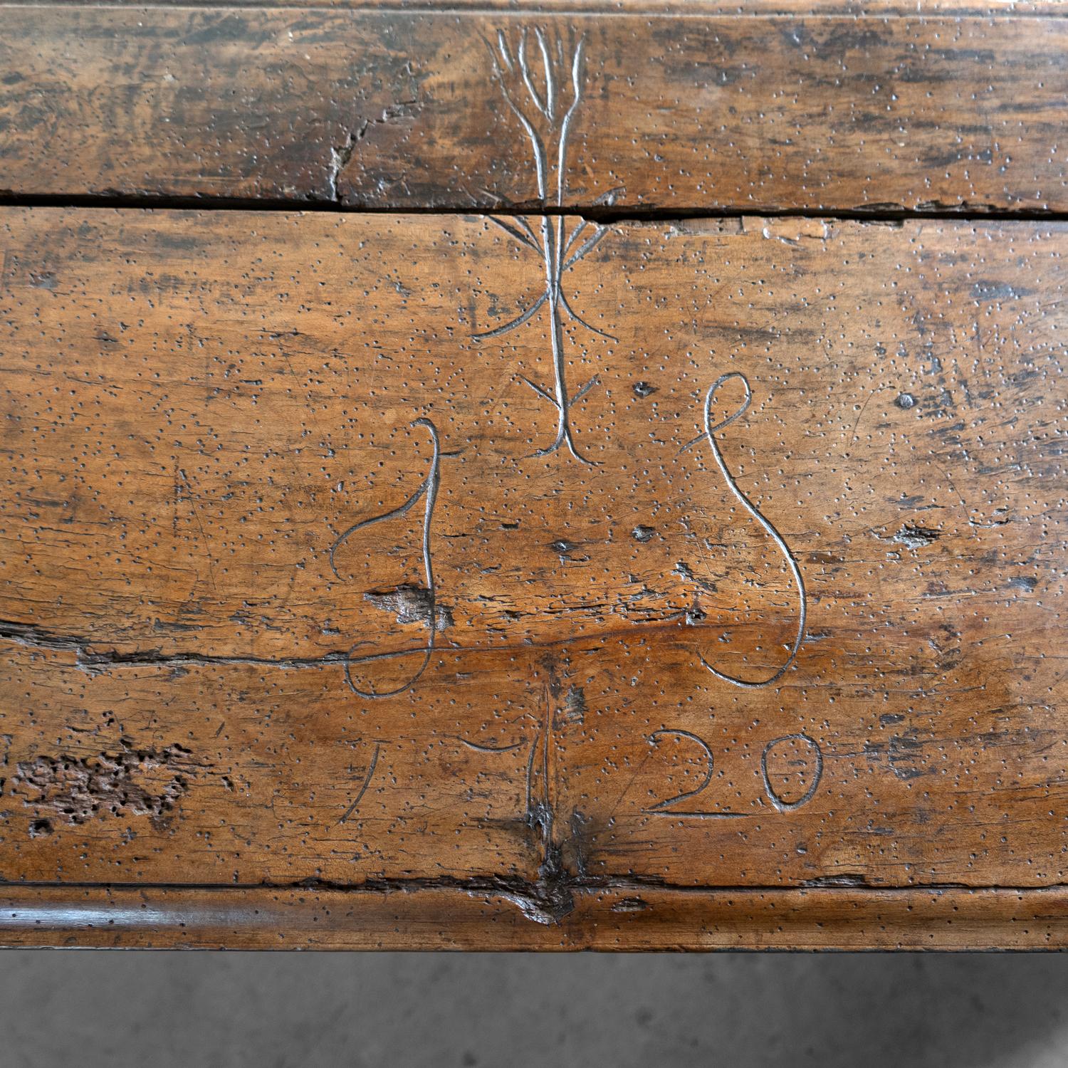 Antike George I Chip geschnitzt Zeder sechs Plank Chest/Coffer, frühen 18. (George I.) im Angebot
