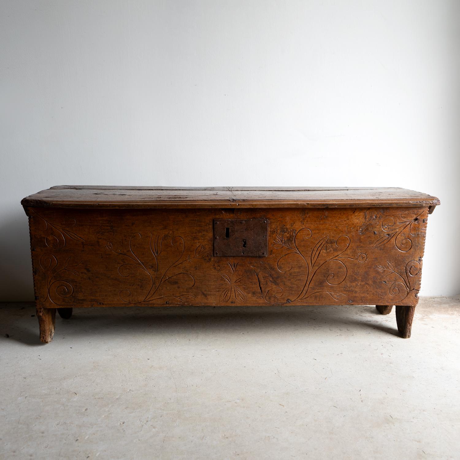 Antike George I Chip geschnitzt Zeder sechs Plank Chest/Coffer, frühen 18. (Handgeschnitzt) im Angebot