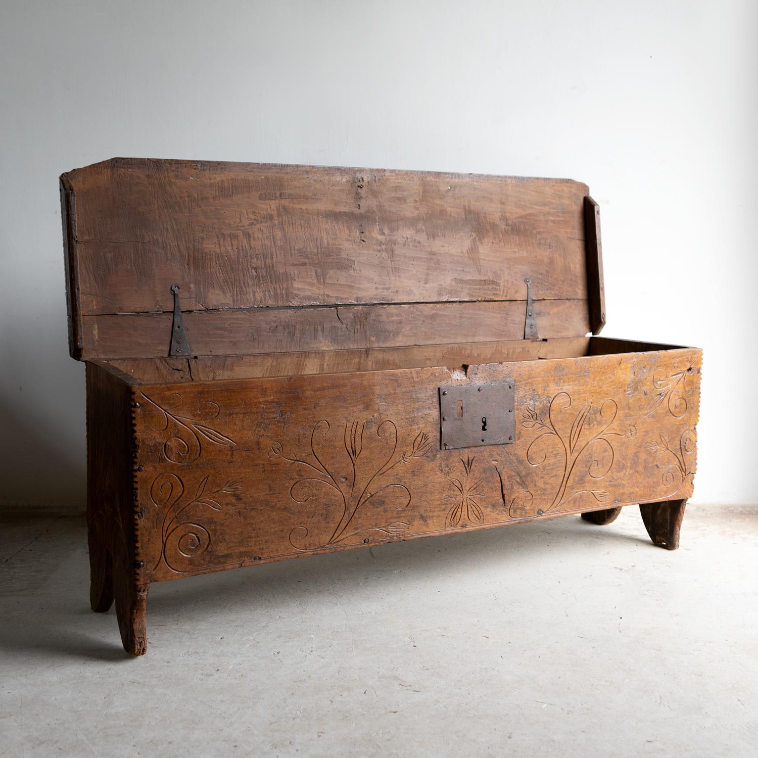 Antike George I Chip geschnitzt Zeder sechs Plank Chest/Coffer, frühen 18. im Zustand „Gut“ im Angebot in Bristol, GB