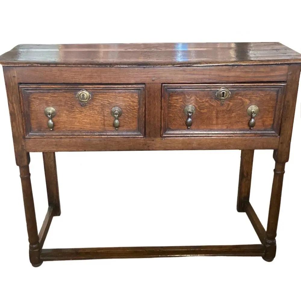 George I entry table made in England in the early 1700s using oak and pegged construction. This is a beautiful and old piece that is in fantastic shape and ready to be used on a daily basis. The top is composed of two boards with rounded edges that