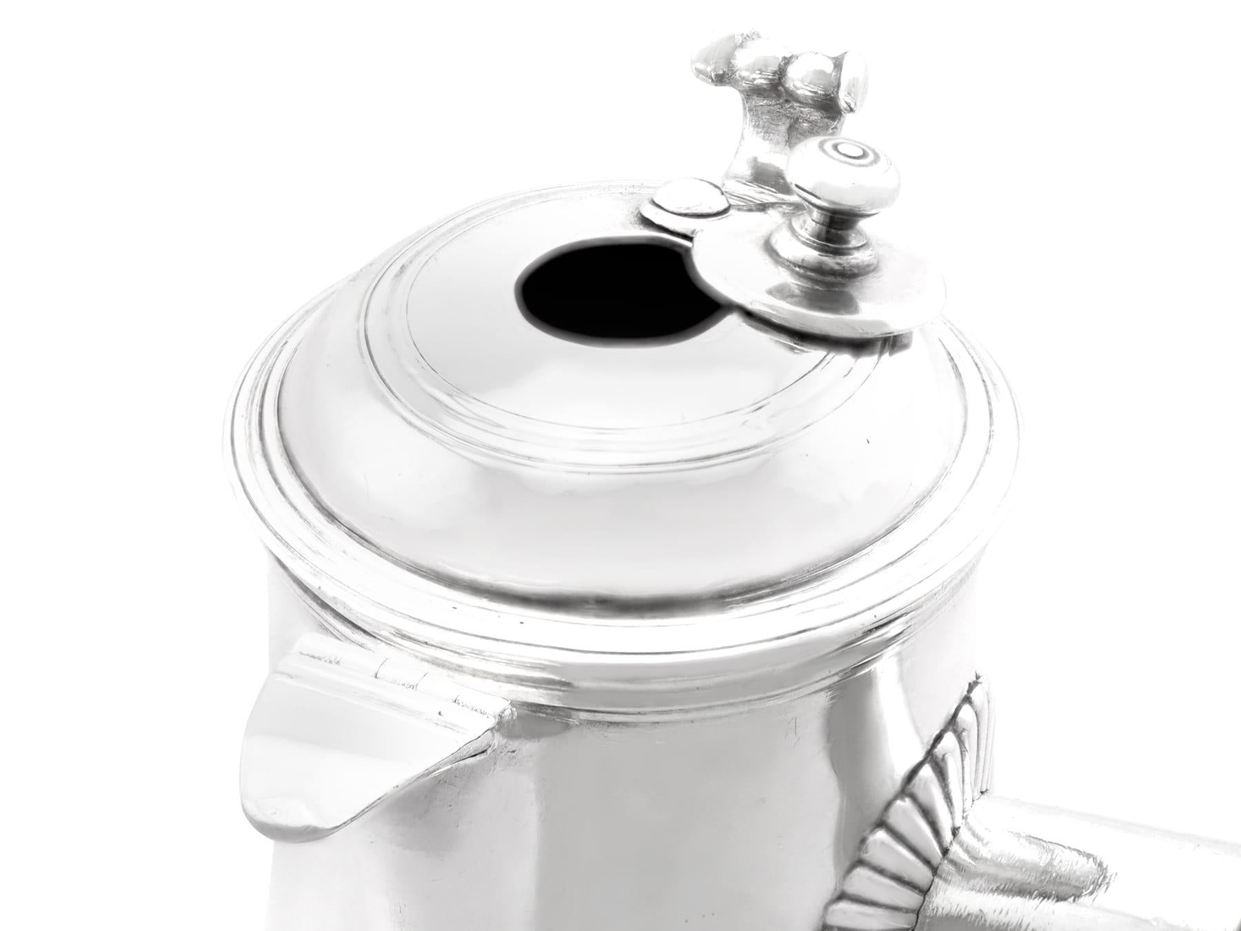 Antique George I French Silver Side-Handled Chocolate Pot im Angebot 3