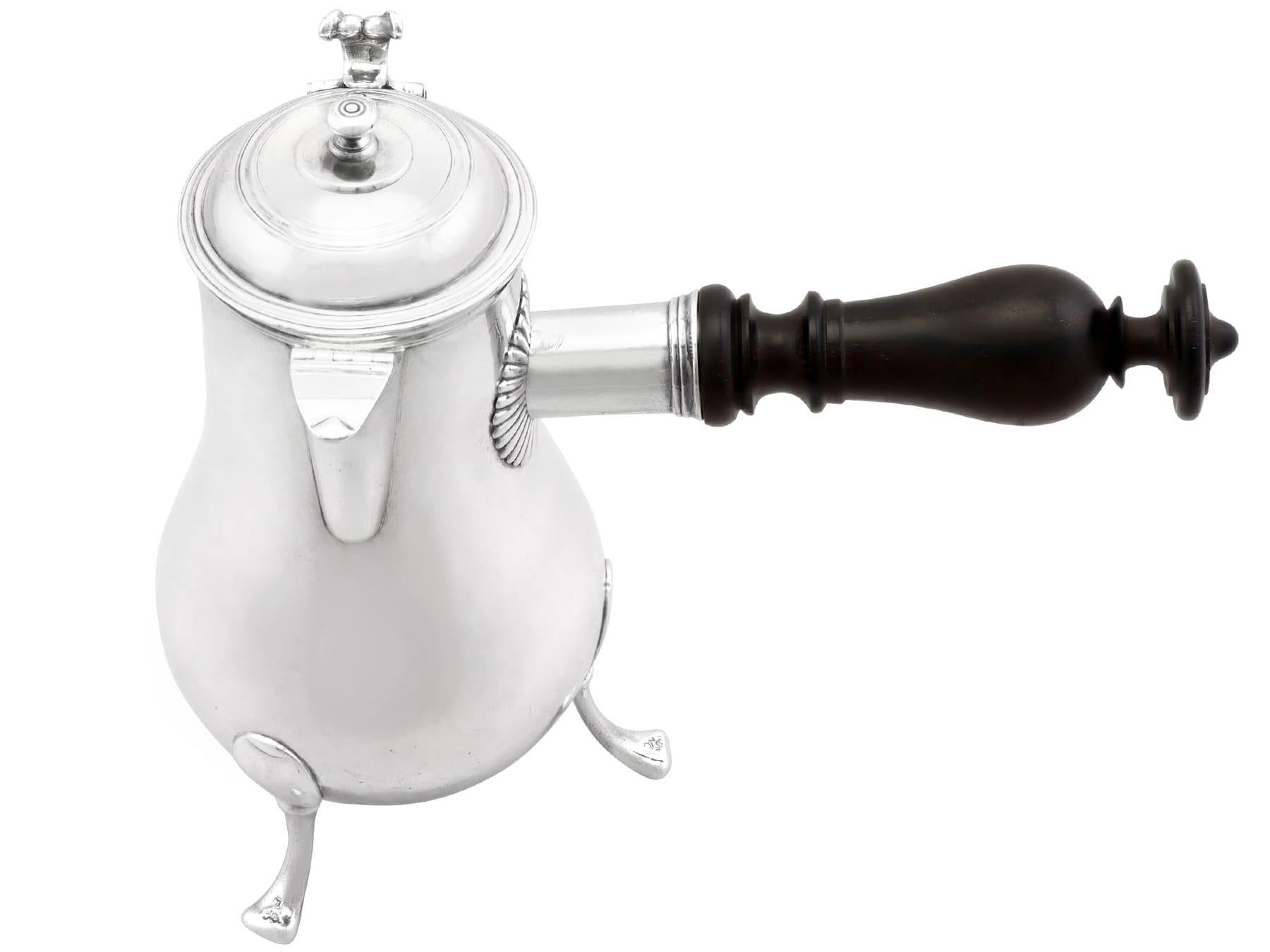 Antique George I French Silver Side-Handled Chocolate Pot im Zustand „Hervorragend“ im Angebot in Jesmond, Newcastle Upon Tyne