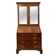 Ancienne bibliothèque-bureau en noyer figuré de qualité George I