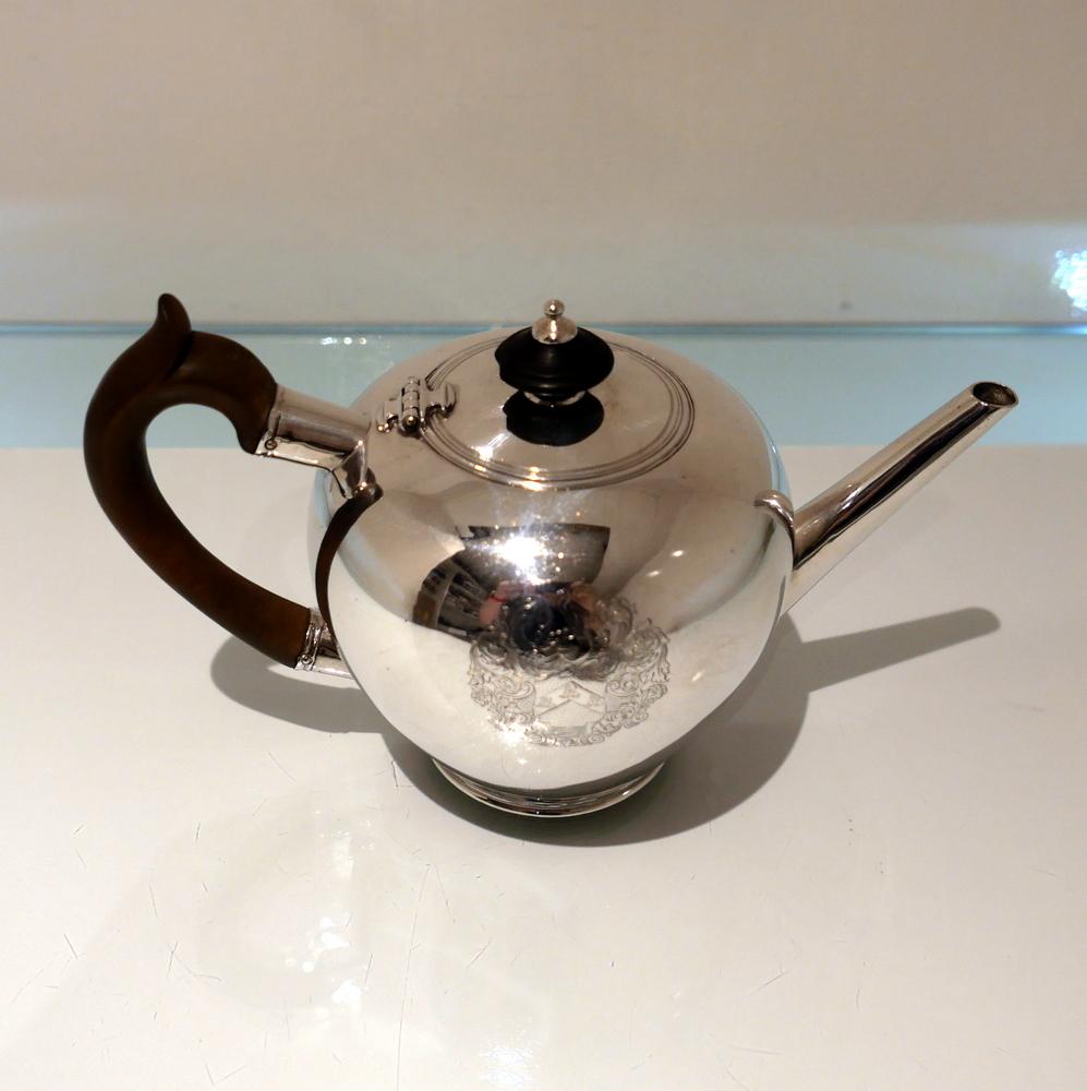 Antique George I Silver Teapot Dublin 1715 Thomas Walker For Sale 7