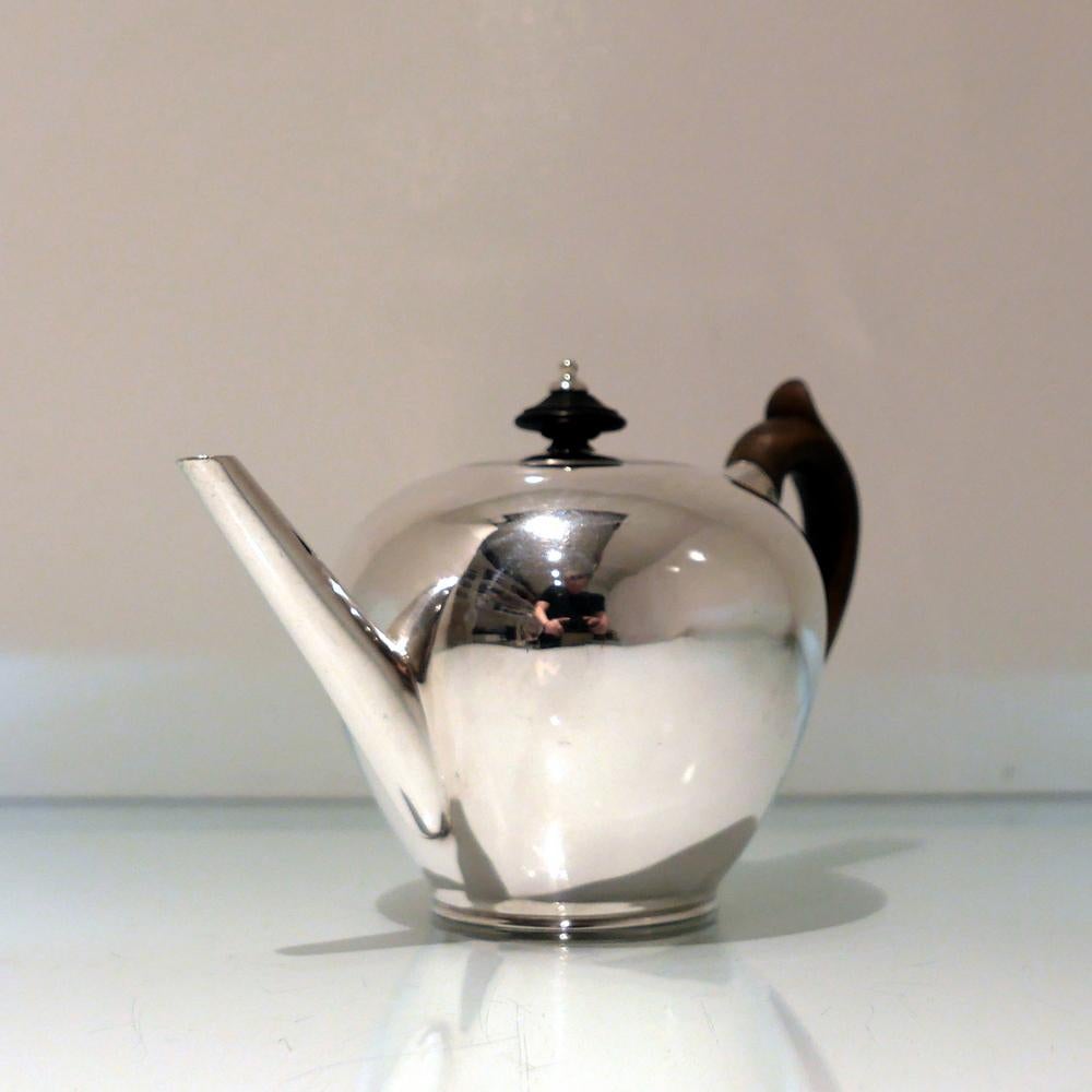 Irish Antique George I Silver Teapot Dublin 1715 Thomas Walker For Sale