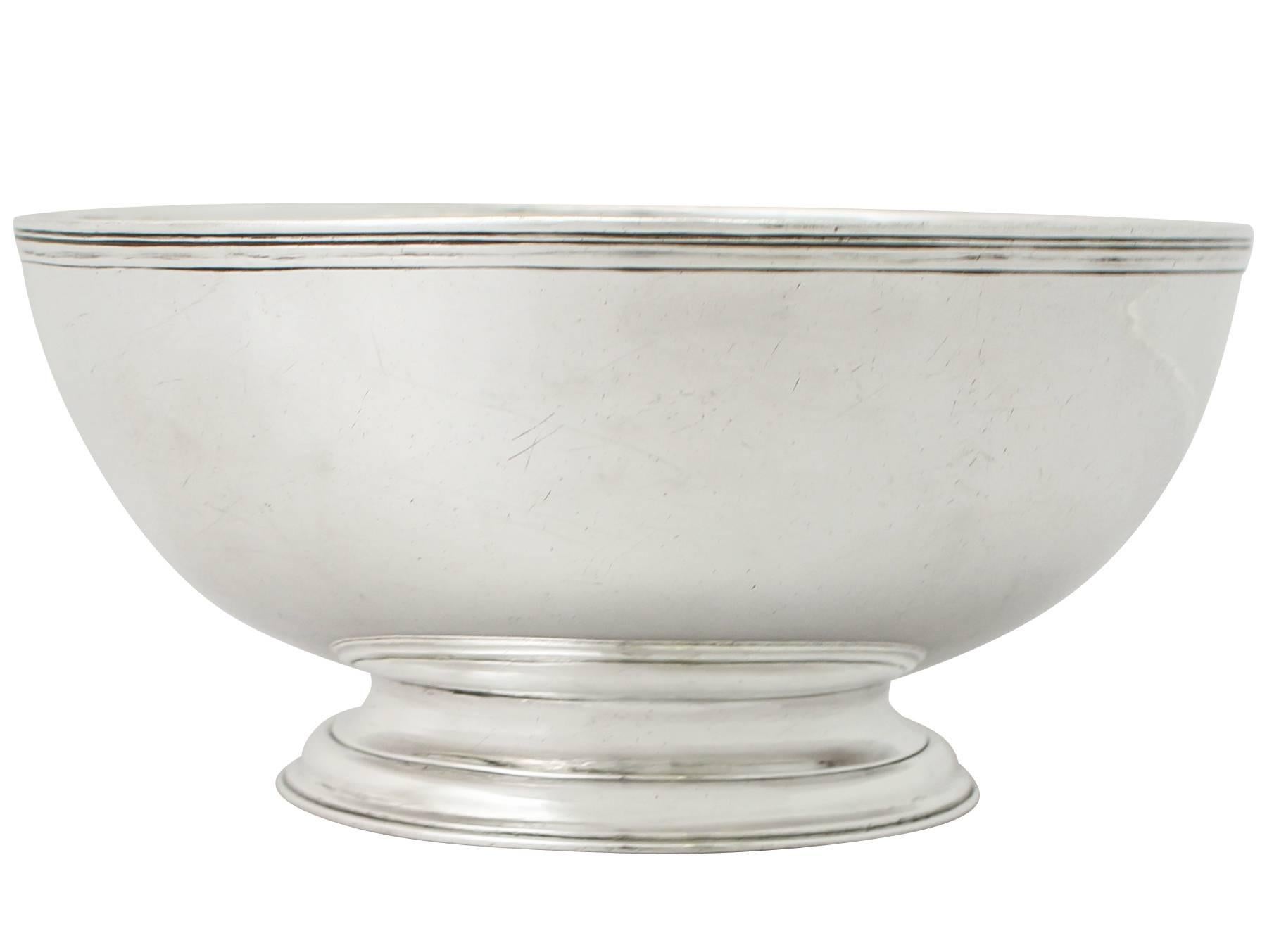 An exceptional, fine and impressive antique George I English sterling silver bowl; an addition to our Georgian silverware collection.

This exceptional antique Georgian sterling silver bowl has a classic George I, plain circular rounded form onto