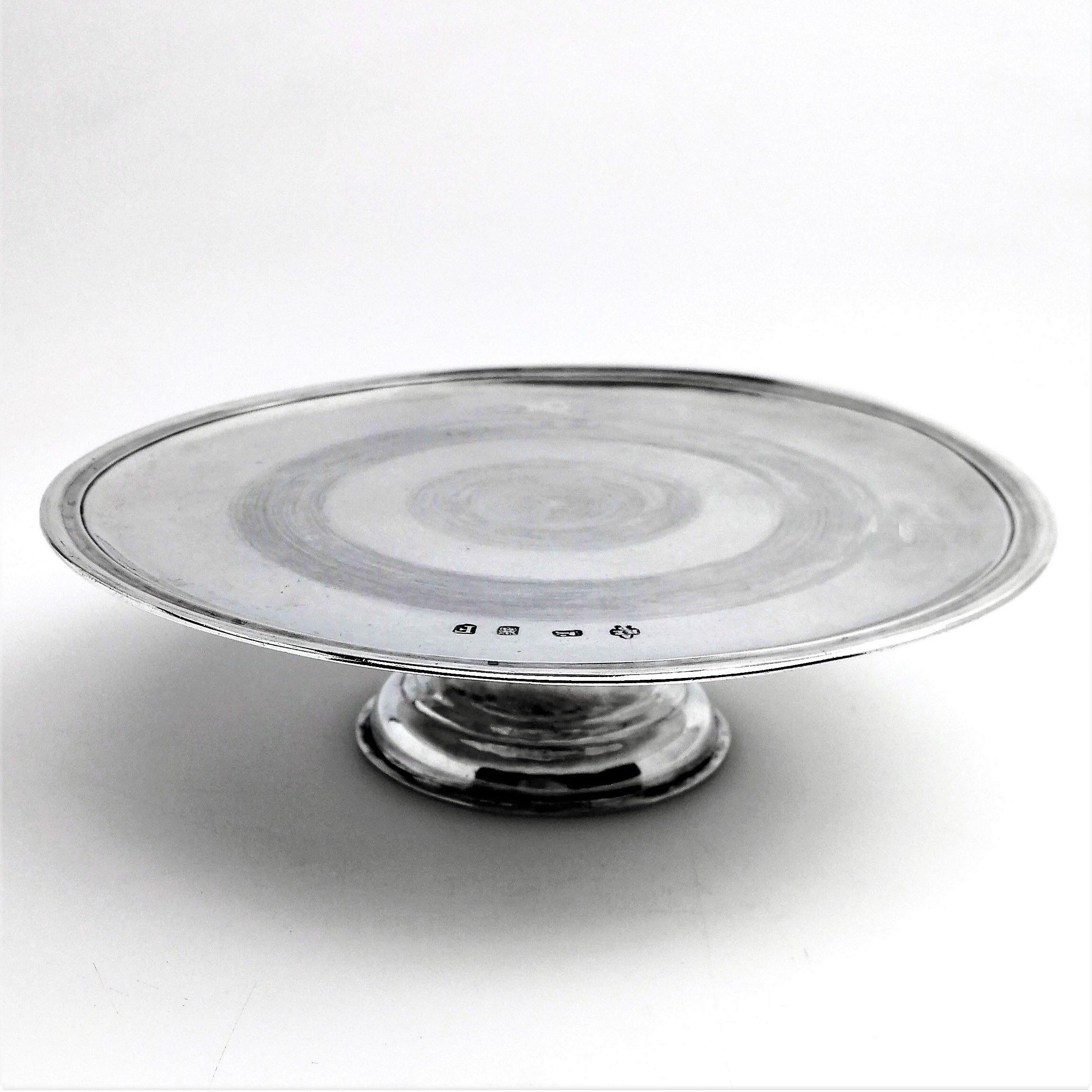 Antique George I Sterling Silver Tazza / Plate 1721 Early Georgian, 18th Century In Good Condition For Sale In London, GB