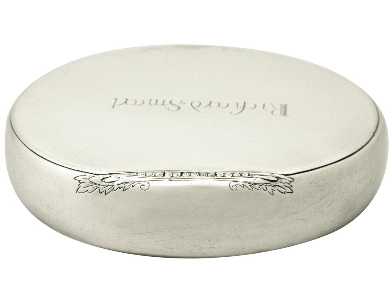 An exceptional antique early Georgian English sterling silver tobacco box; an addition to our smoking related silverware collection

This dine antique George I sterling silver tobacco box has a plain oval rounded form.

The surface of the box is