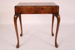 Antico tavolo occasionale in stile Giorgio I in radica di noce