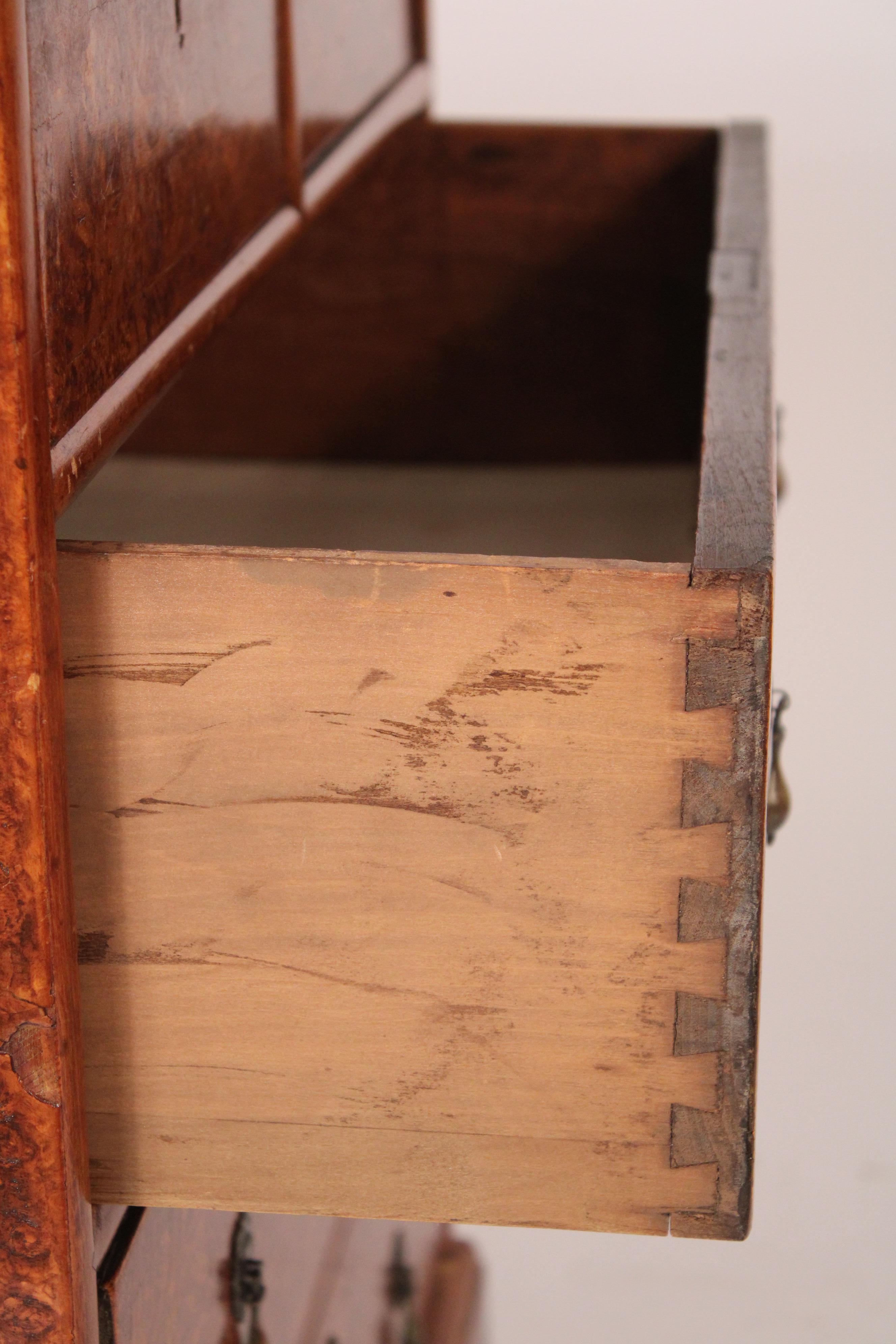 Antico cassettone in legno di radica in stile George I in vendita 4