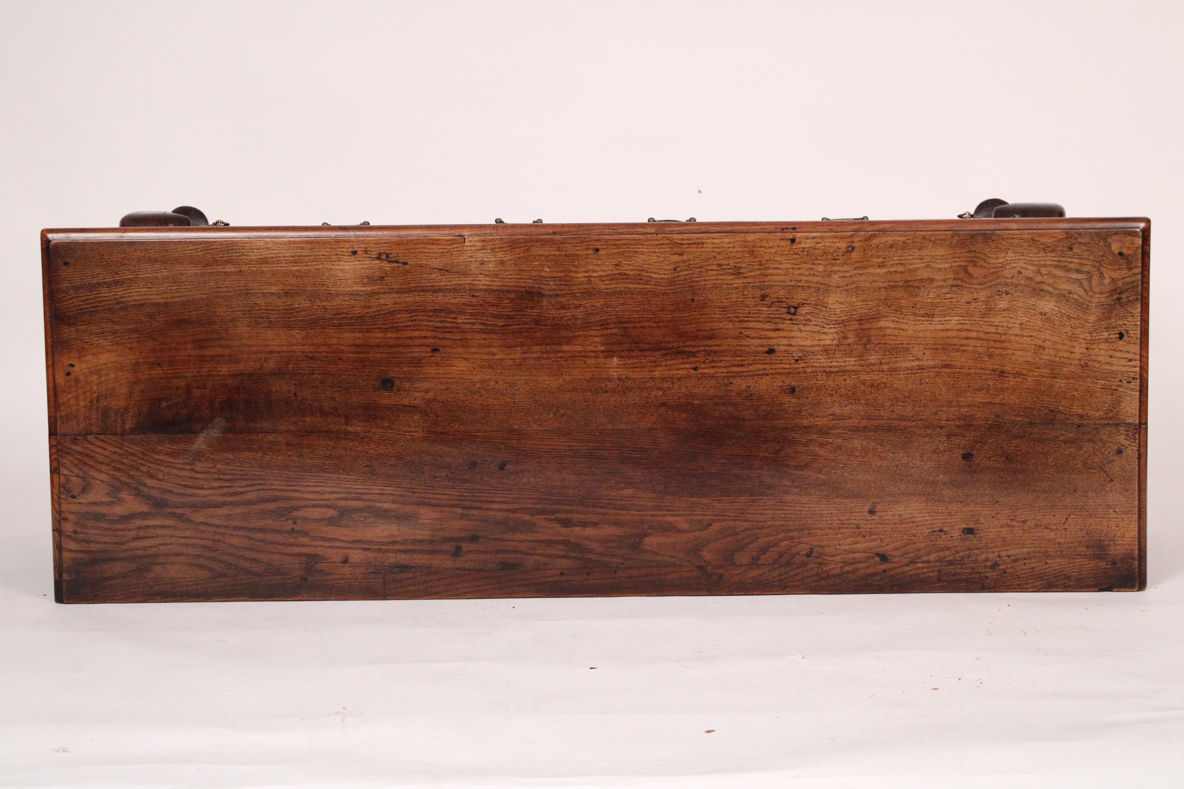 Antikes Sideboard aus englischer Eiche im George-I-Stil (Messing) im Angebot