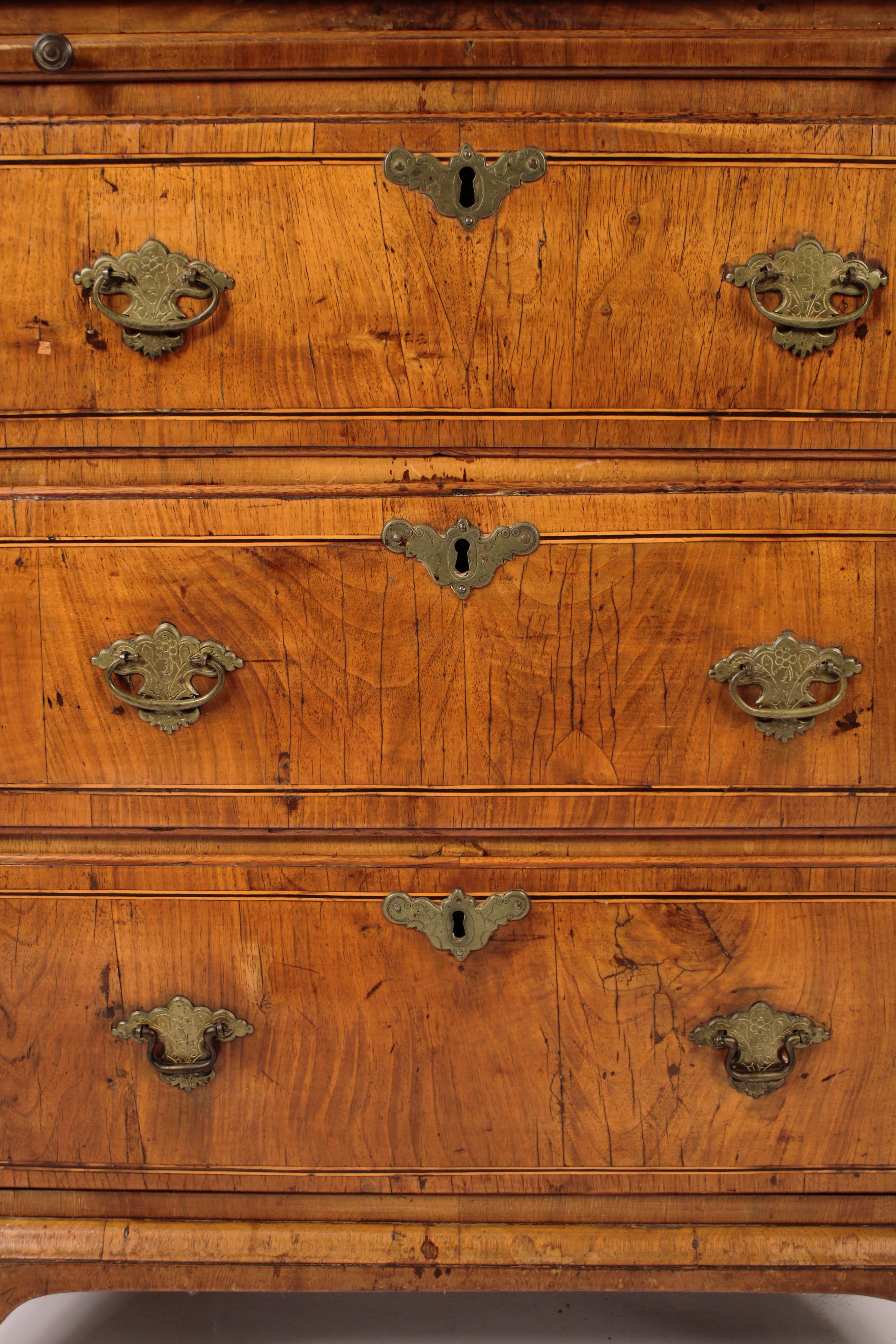 Antico baule in noce in stile Giorgio I in vendita 4