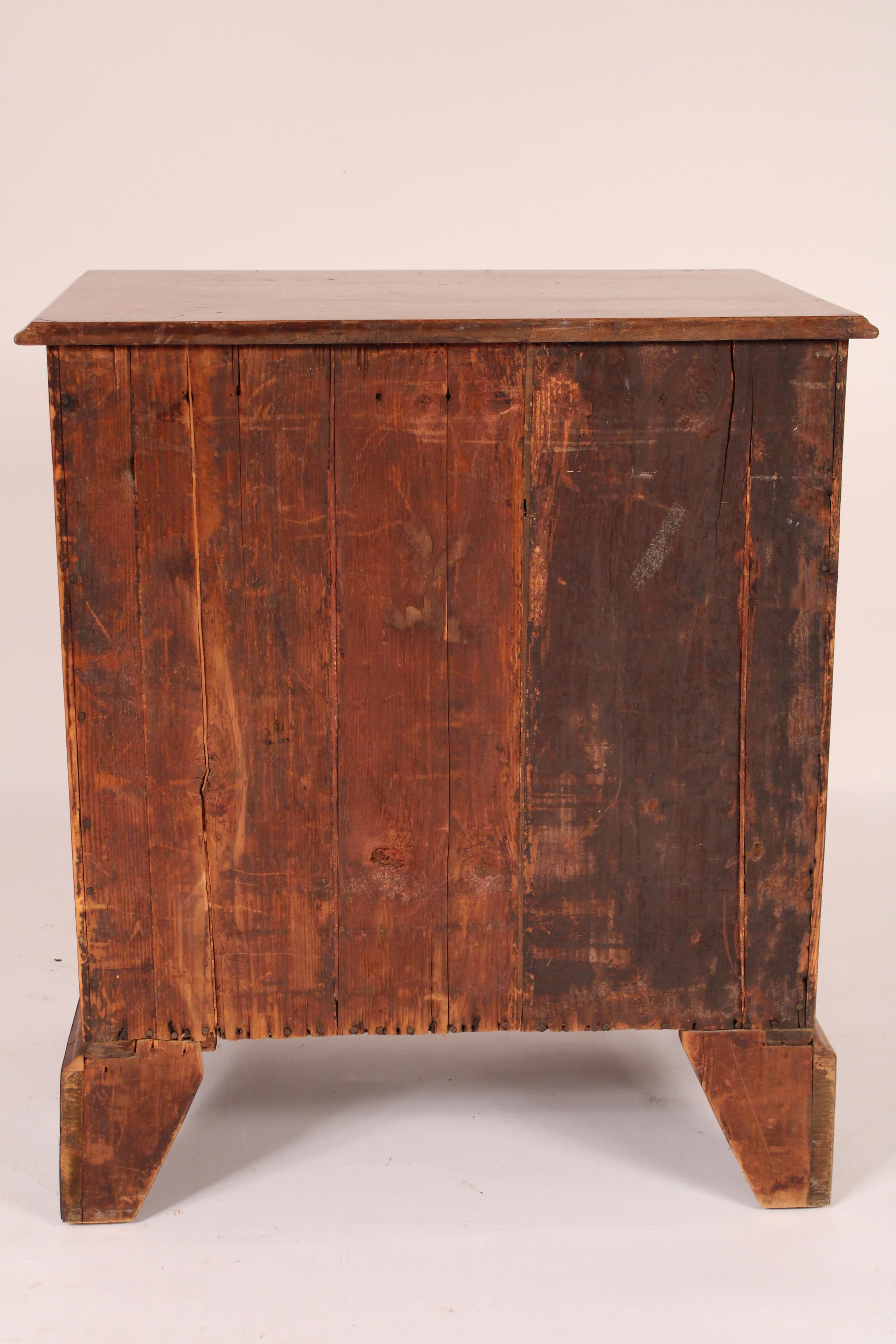 Antico baule in noce in stile Giorgio I in vendita 6