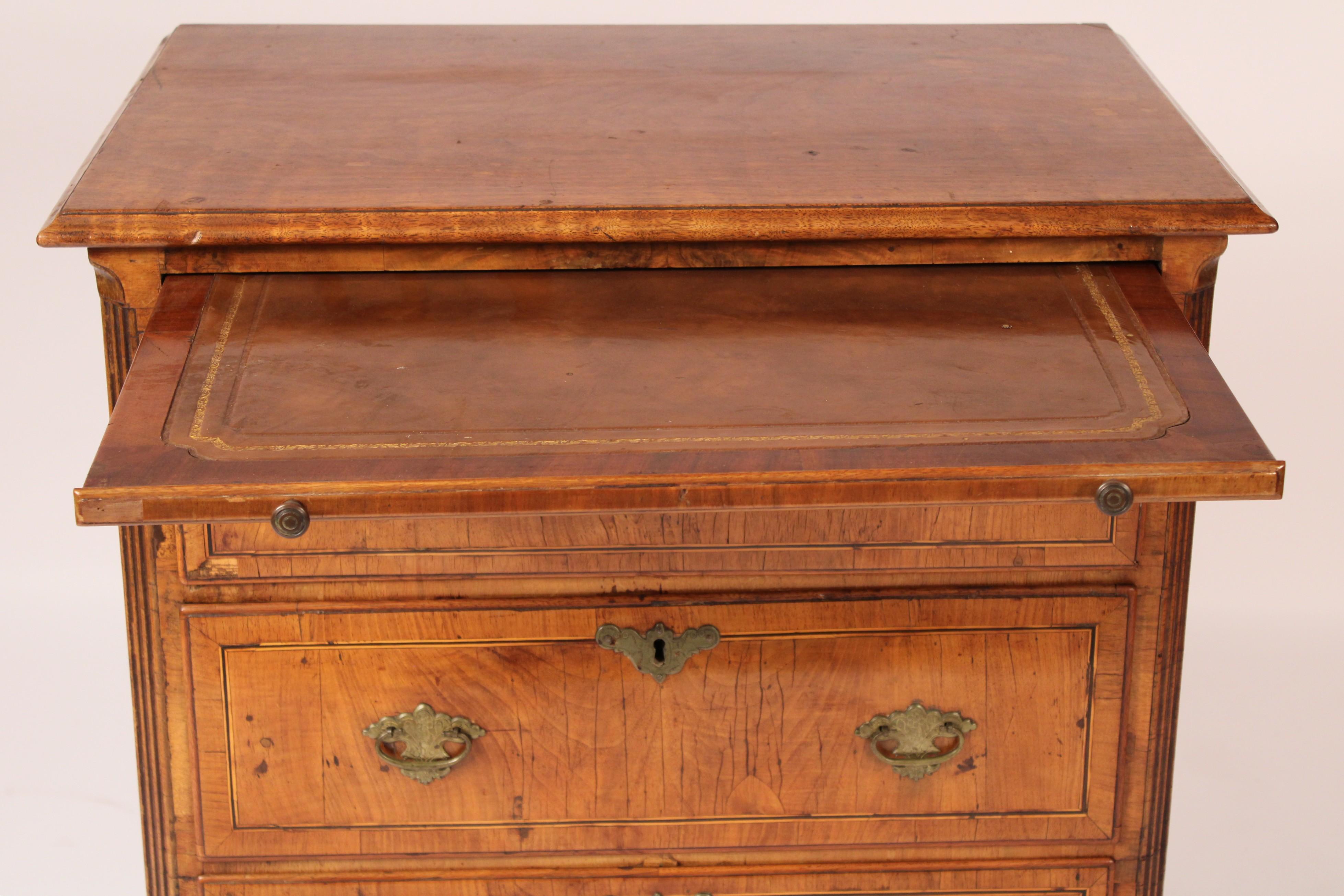 Ottone Antico baule in noce in stile Giorgio I in vendita