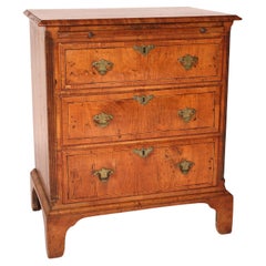Commodes and Chests of Drawers