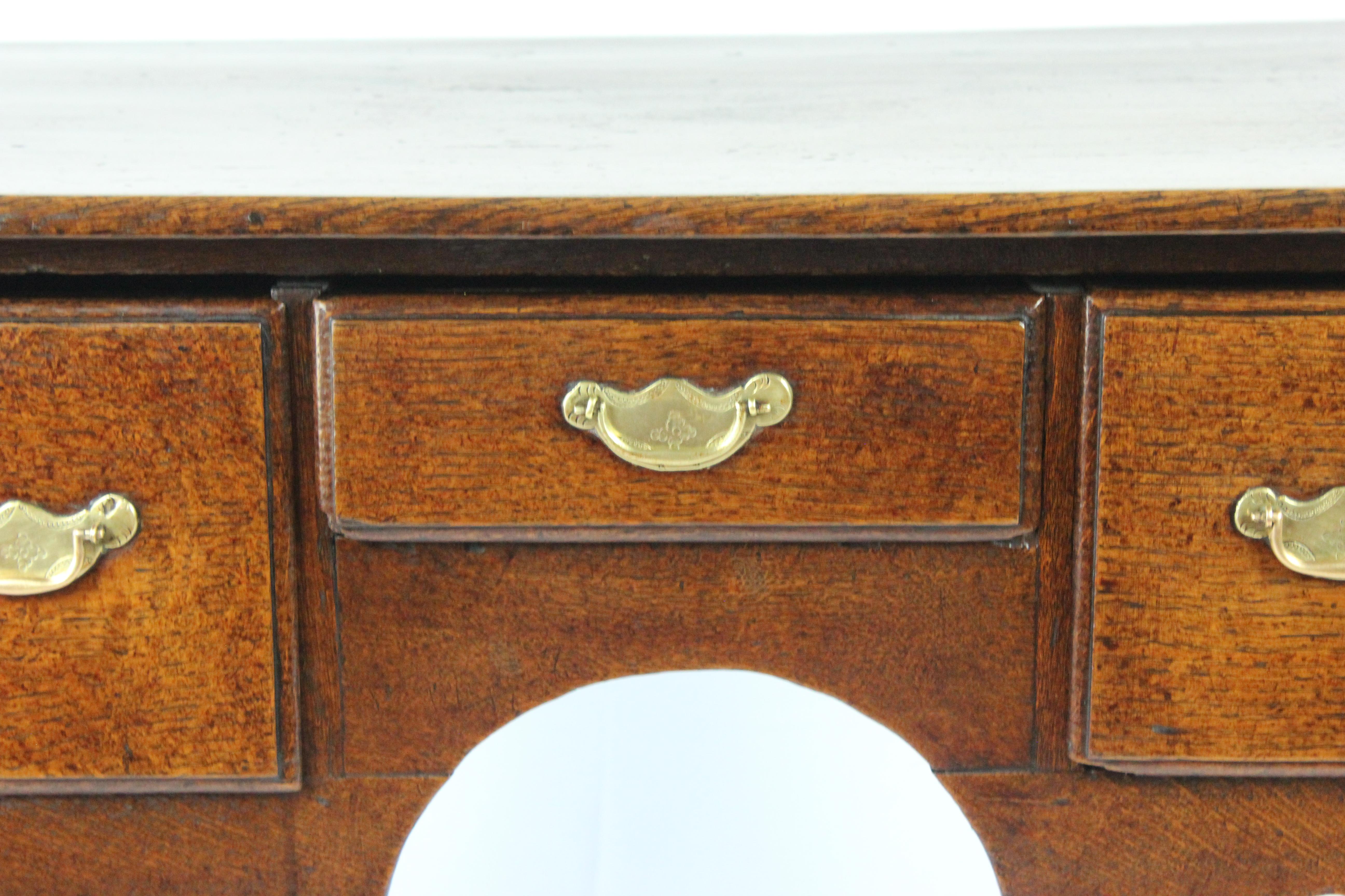 Antigua mesa baja inglesa de roble de Jorge II, circa 1740 en venta 5