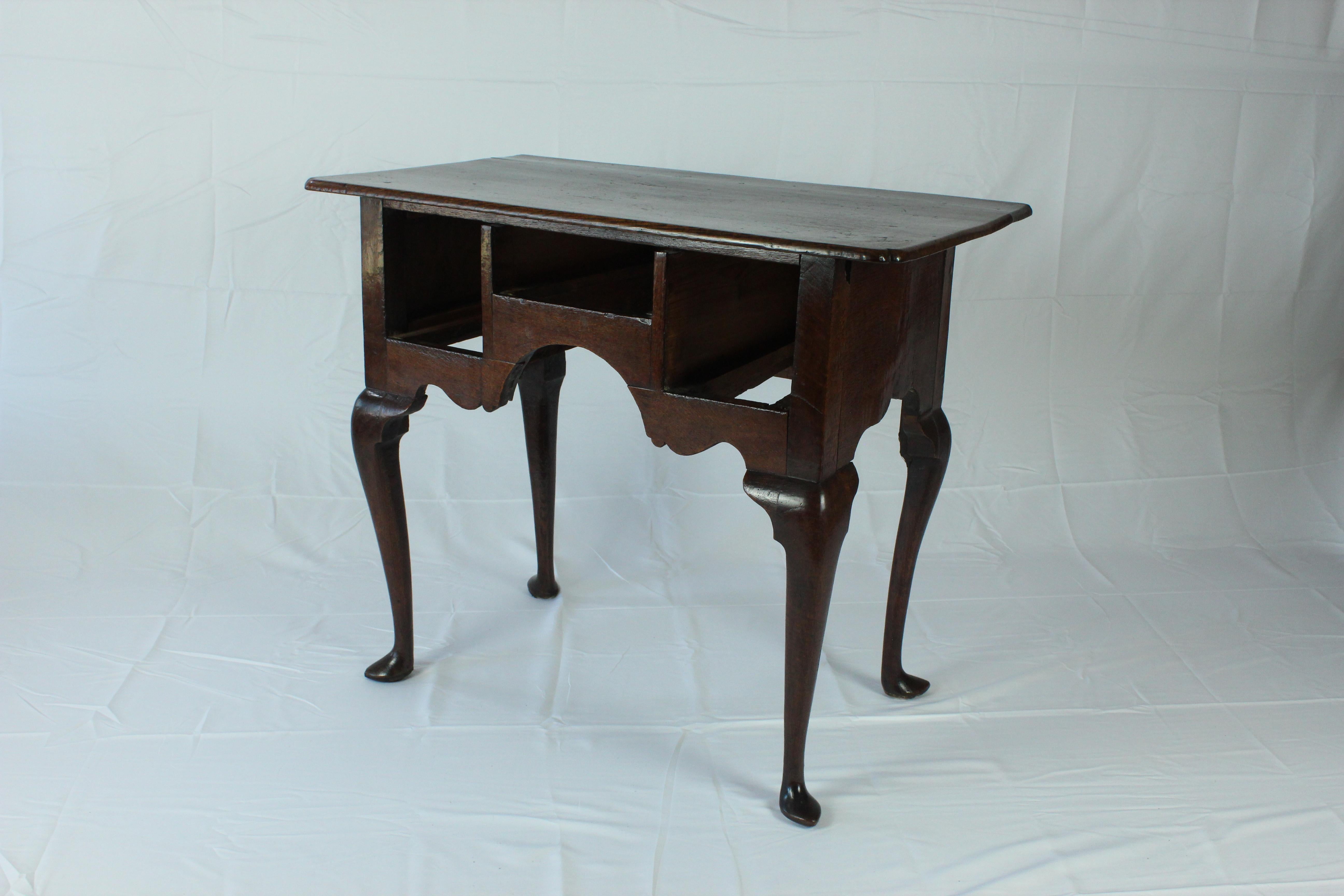 Antigua mesa baja inglesa de roble de Jorge II, circa 1740 en venta 14