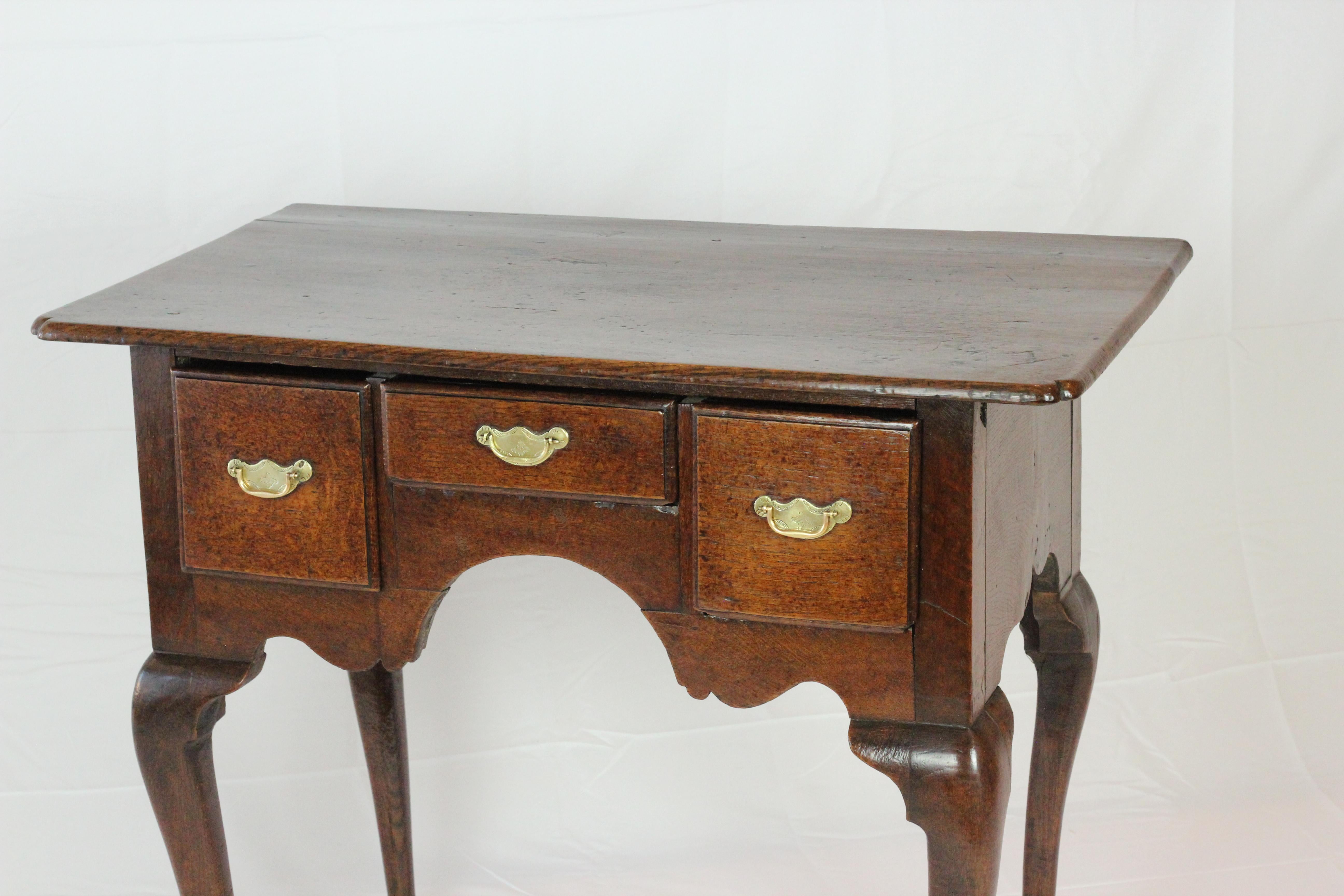 Antigua mesa baja inglesa de roble de Jorge II, circa 1740 Roble en venta