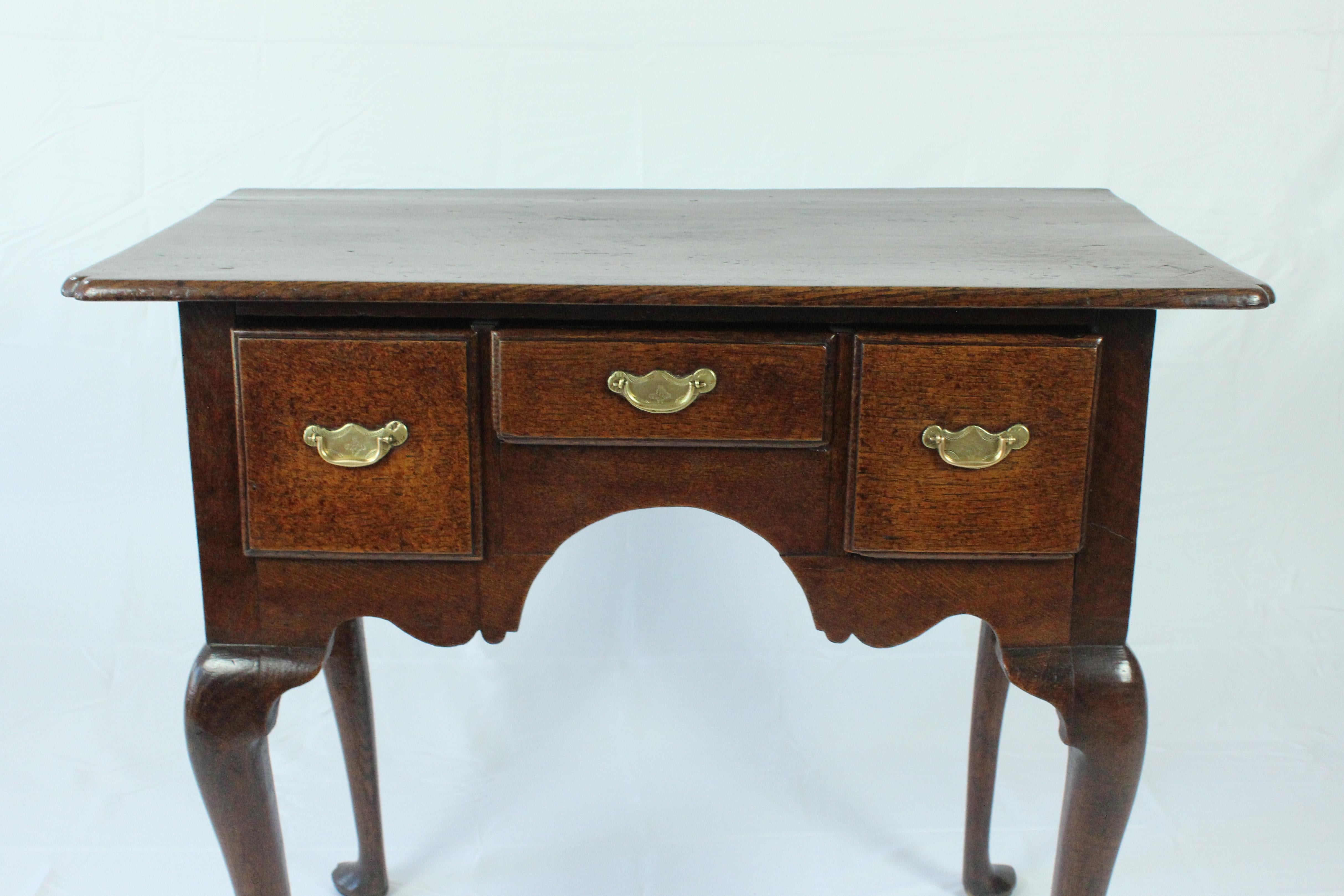 Antigua mesa baja inglesa de roble de Jorge II, circa 1740 en venta 3