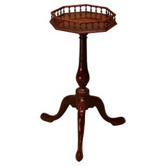 Antiguo perchero de caoba de Jorge II con tapa octogonal