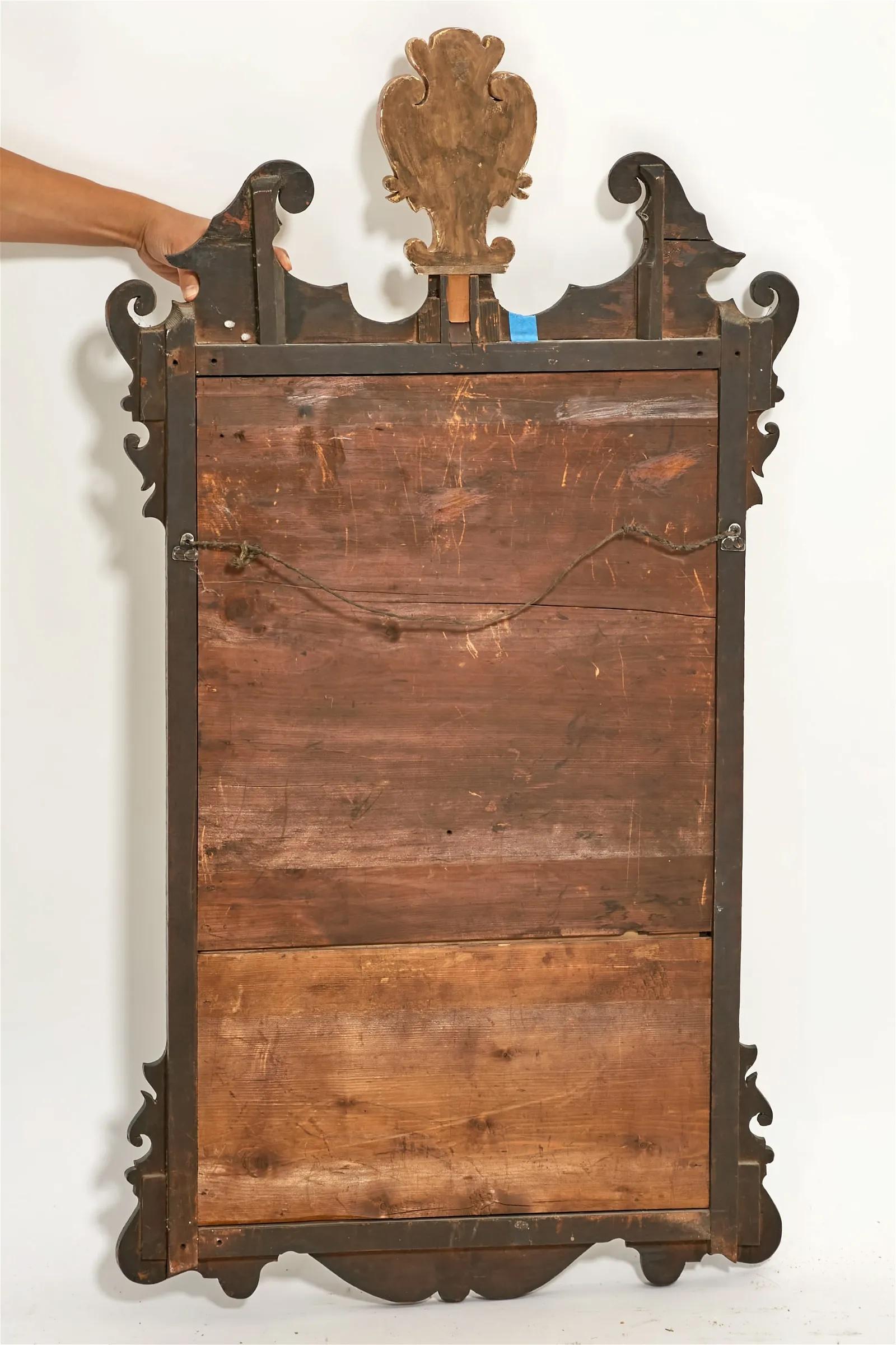 Georgiano Antique Mirror di Giorgio II in noce dorato della fine del XVIII secolo in vendita