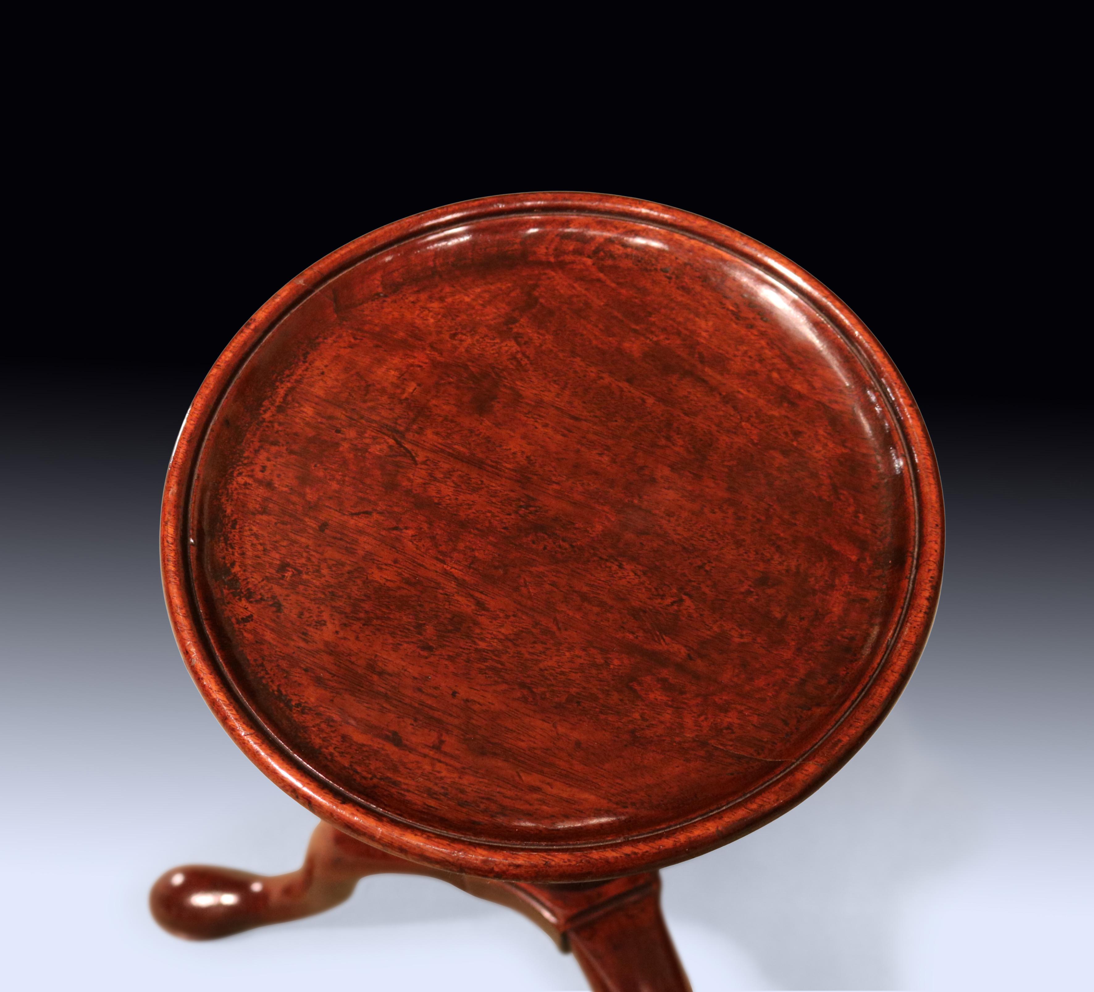 Bouilloire ancienne en acajou d'époque George II Bon état - En vente à London, GB