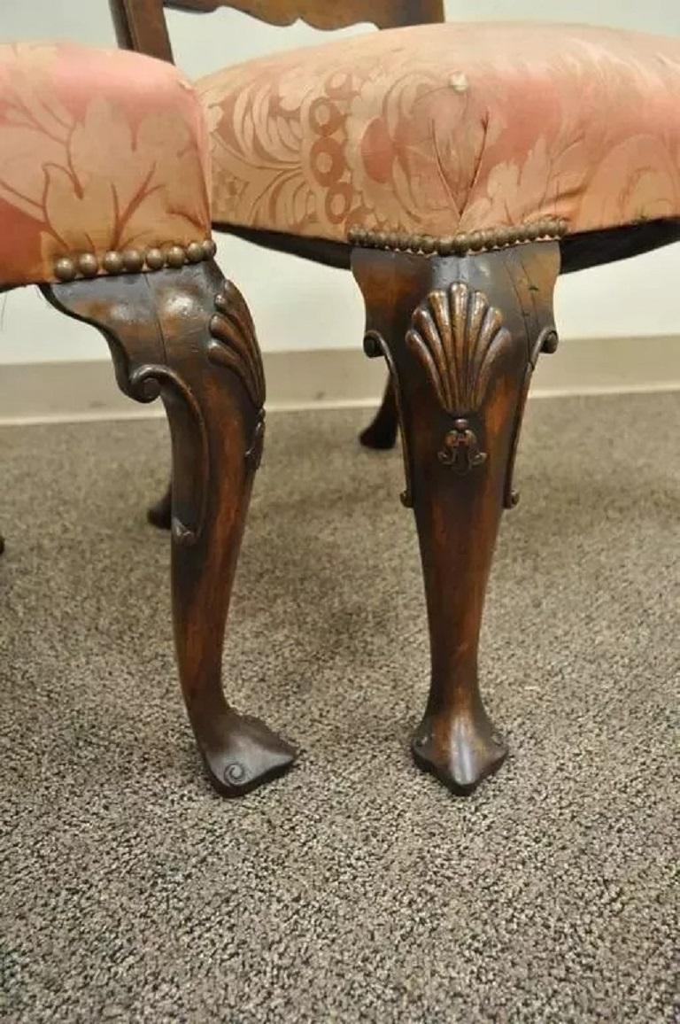 Inconnu Antique George II Ribbon Back Irish Ladder Back Walnut Dining Side Chairs - Pair en vente