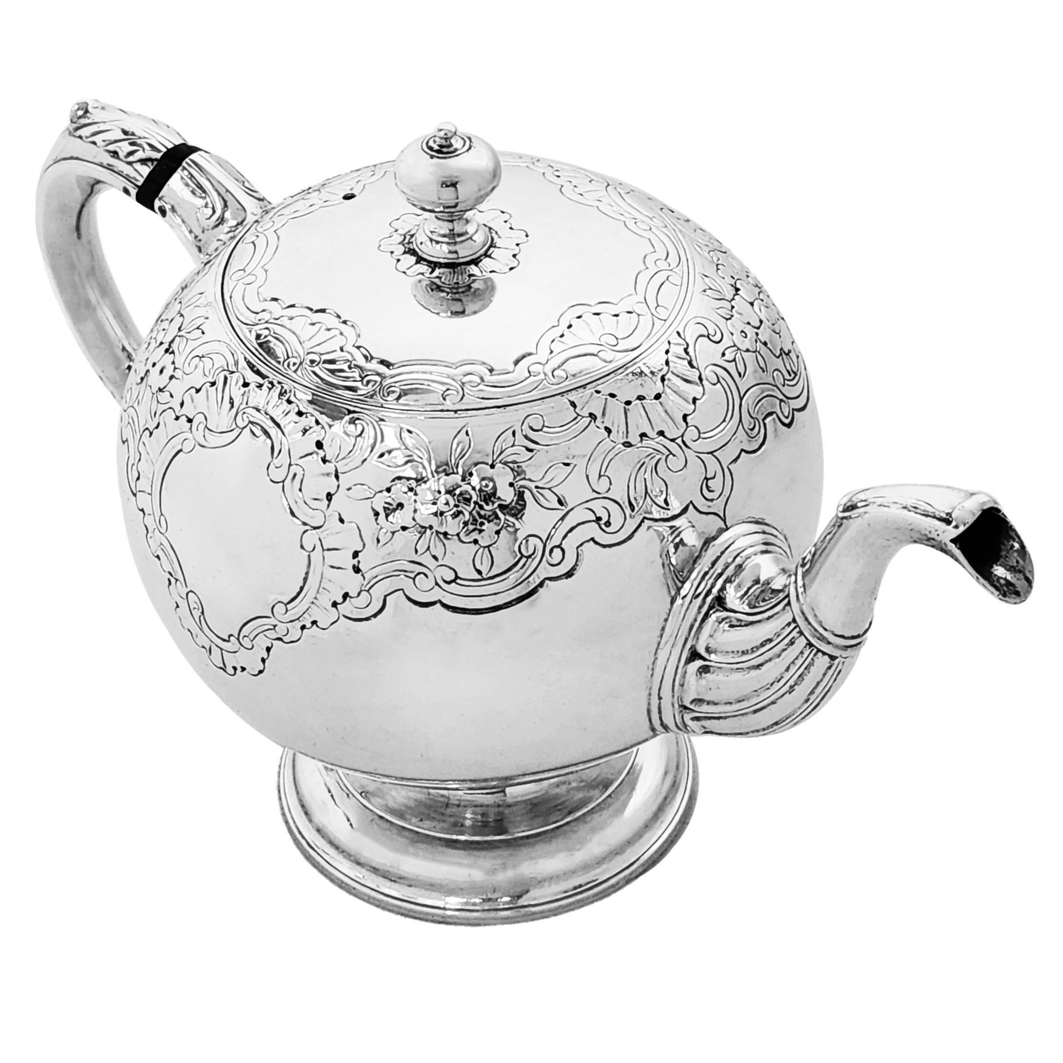 Antique George II Scottish Sterling Silver Teapot 1748 Edinburgh Scotland In Good Condition In London, GB