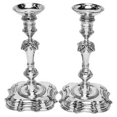 Antiguos candelabros de plata de ley Jorge II 1750 Siglo XVIII John Cafe