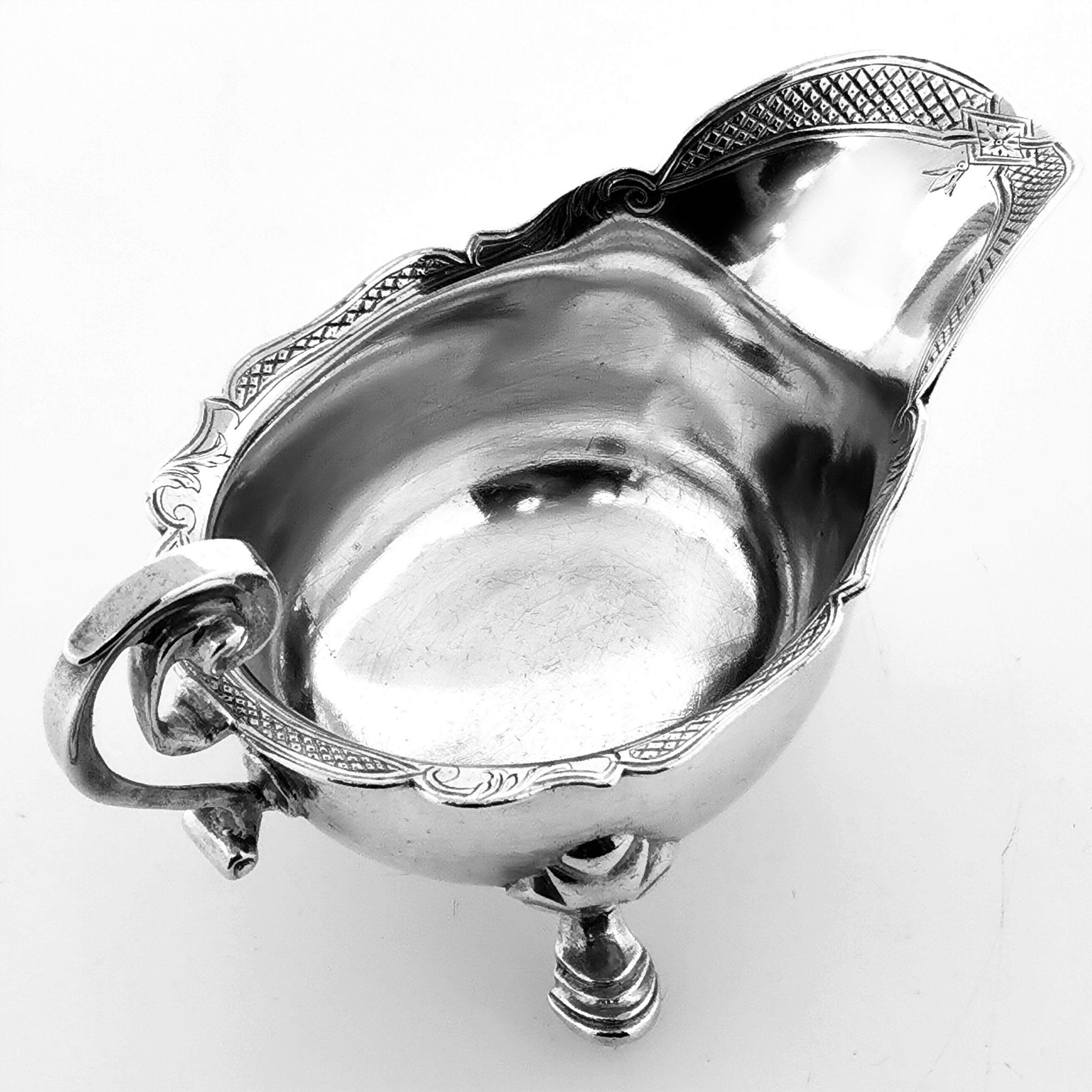 Antique George II Sterling Silver Cream Jug / Milk Jug 1734 In Good Condition In London, GB