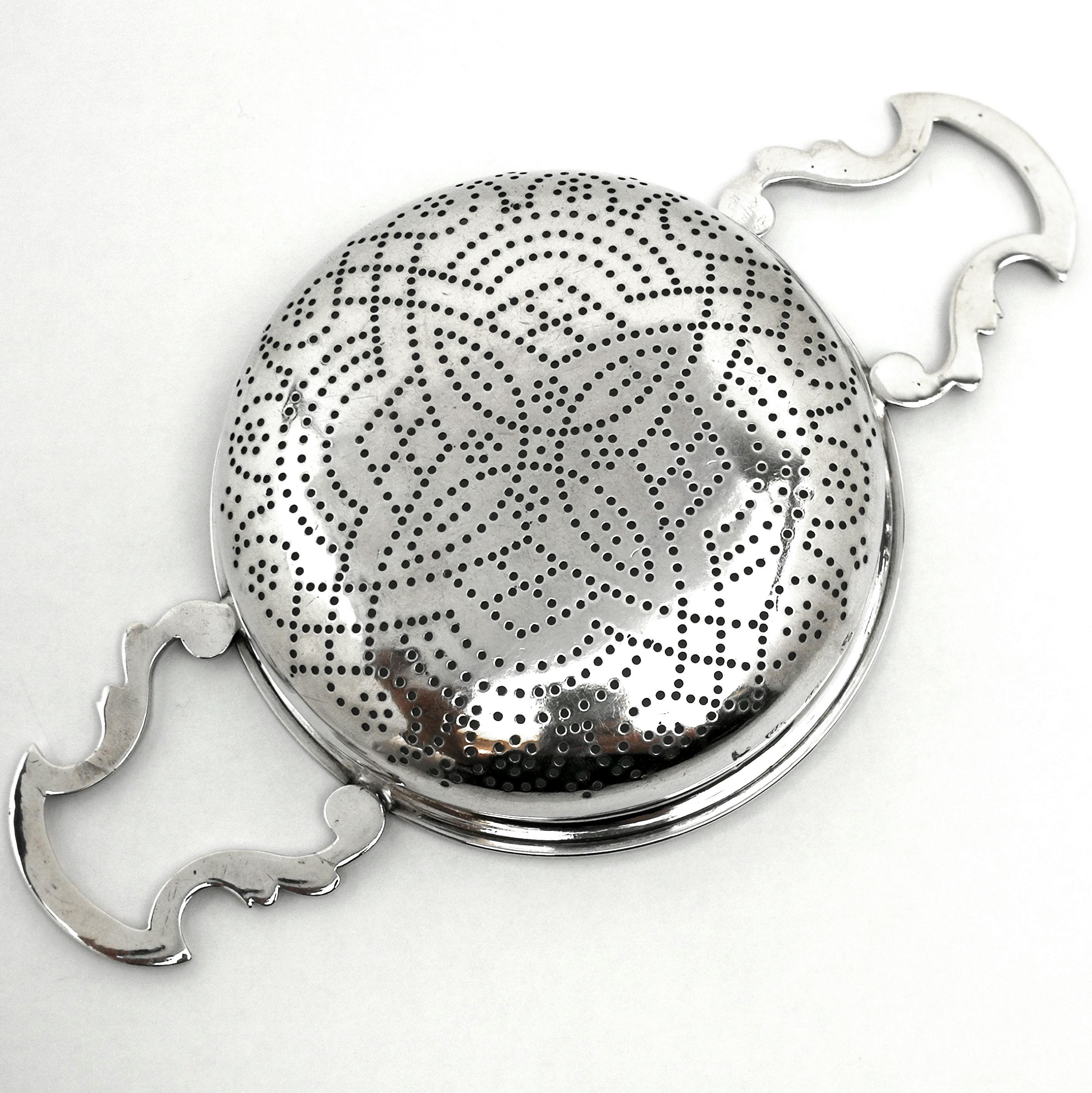 A classic George II Antique solid silver Strainer with a pair of impressive handles and a lovely pierced pattern on the base. 
 
 Made in 1756 by William Bond.
 
 Approx. Length incl Handles - 18.3cm
 Approx. Diameter - 10.3cm
 
This Georgian